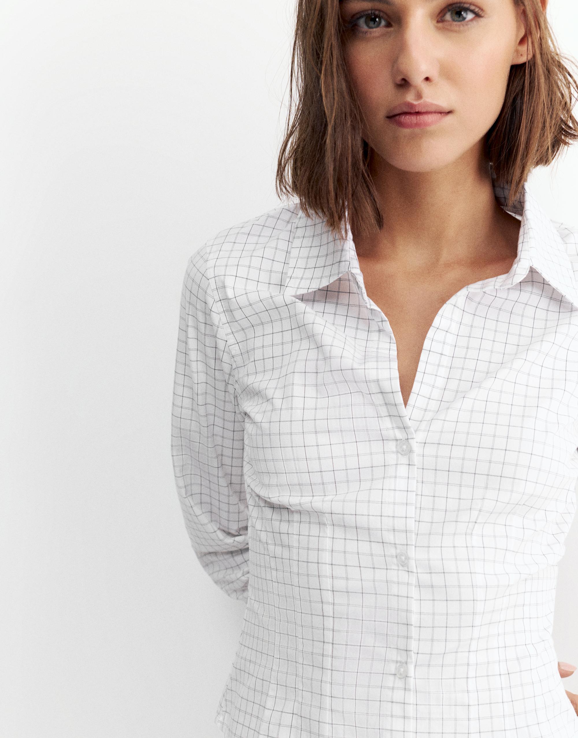 Pull&Bear Geniş manşetli vücuda oturan gömlek görsel 8