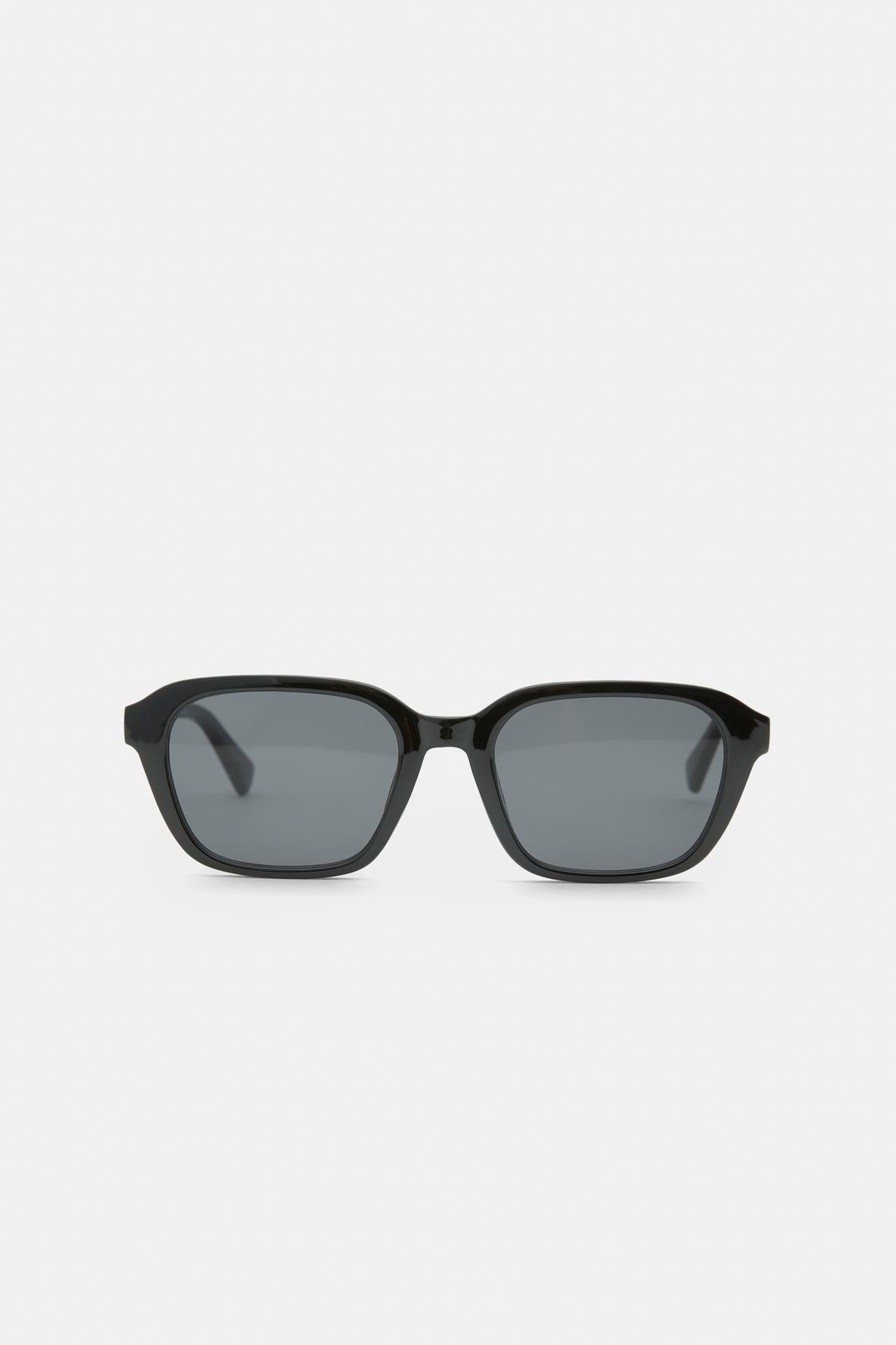 Sonnenbrille mit schwarzem Kunststoffgestell - PULL&BEAR 