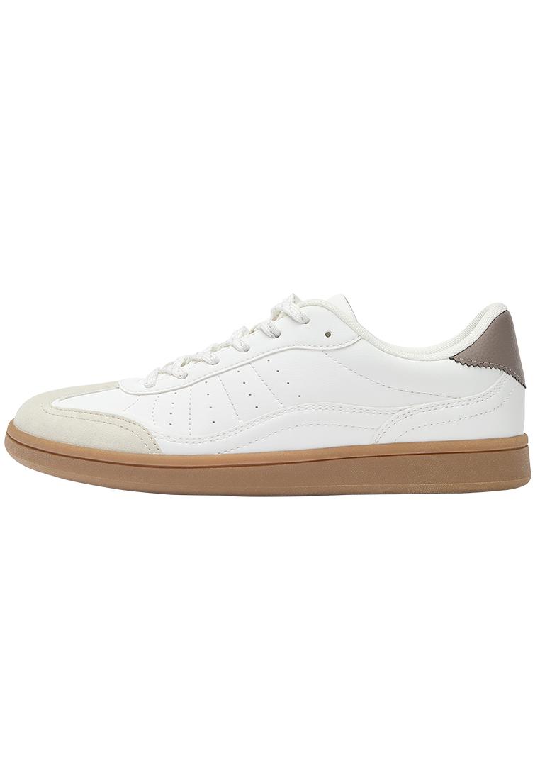 Casual trainers — White