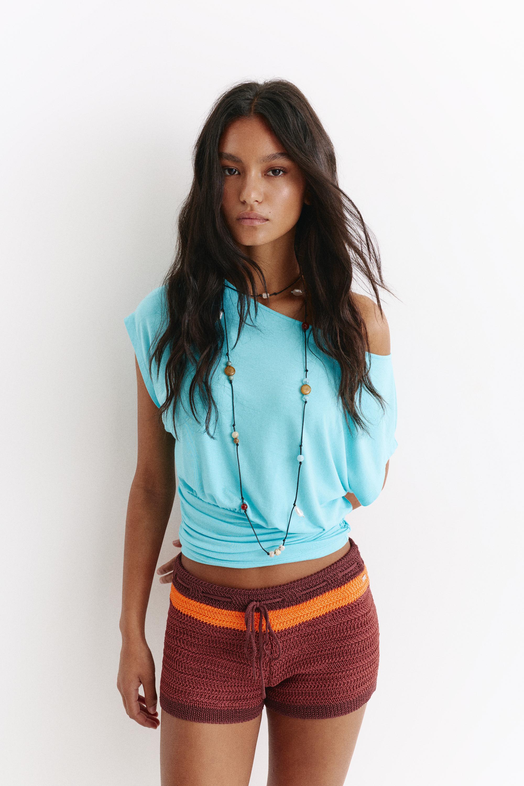 Crochet knit shorts — Brown