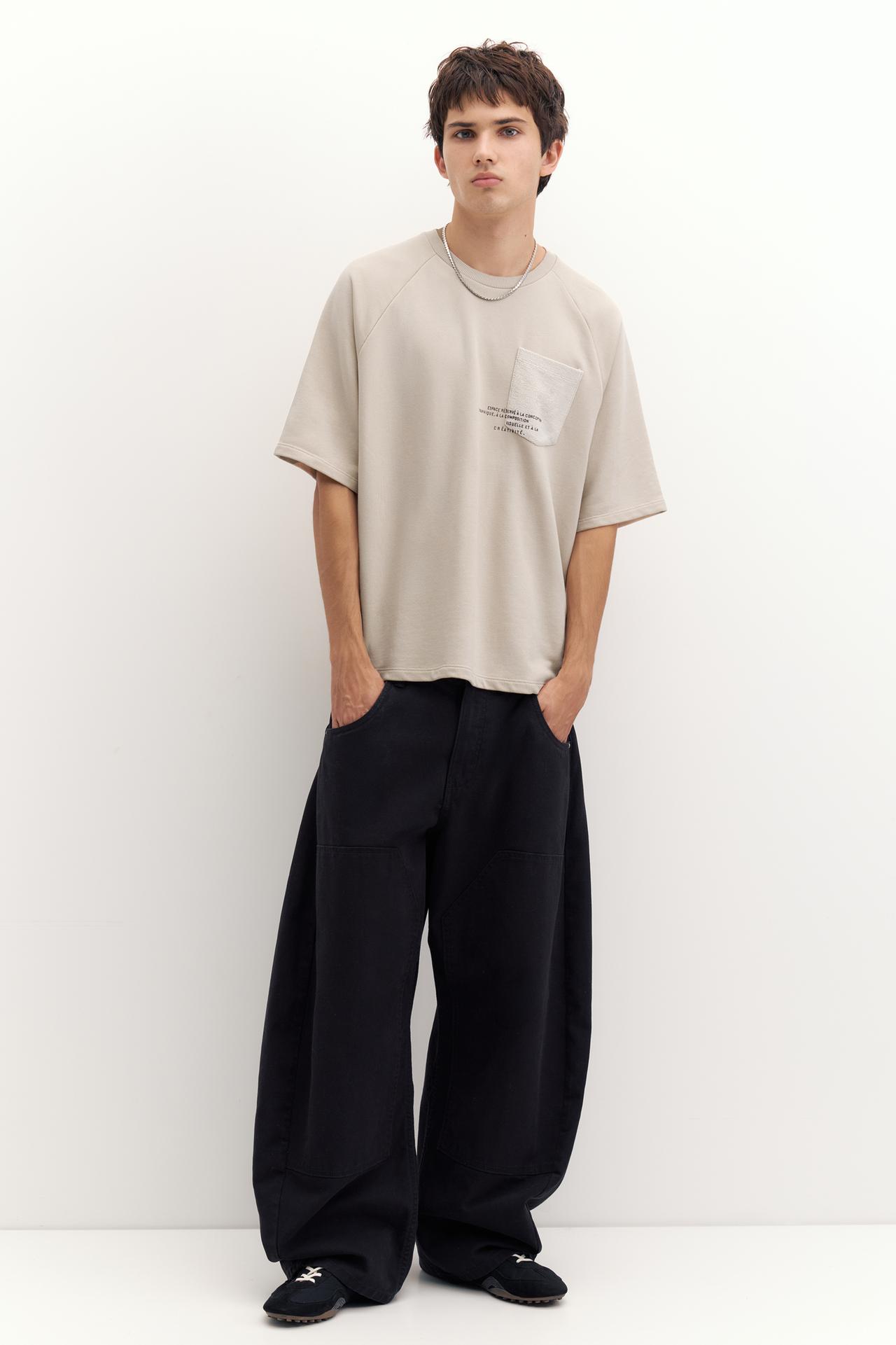 T-shirt with pocket and slogan — Sand