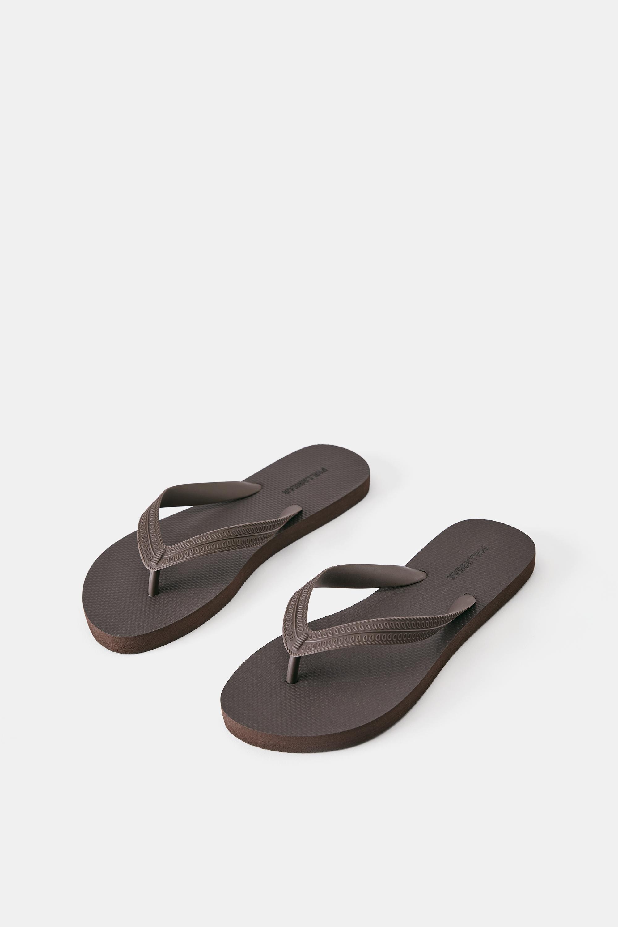 Flat sandals — Brown