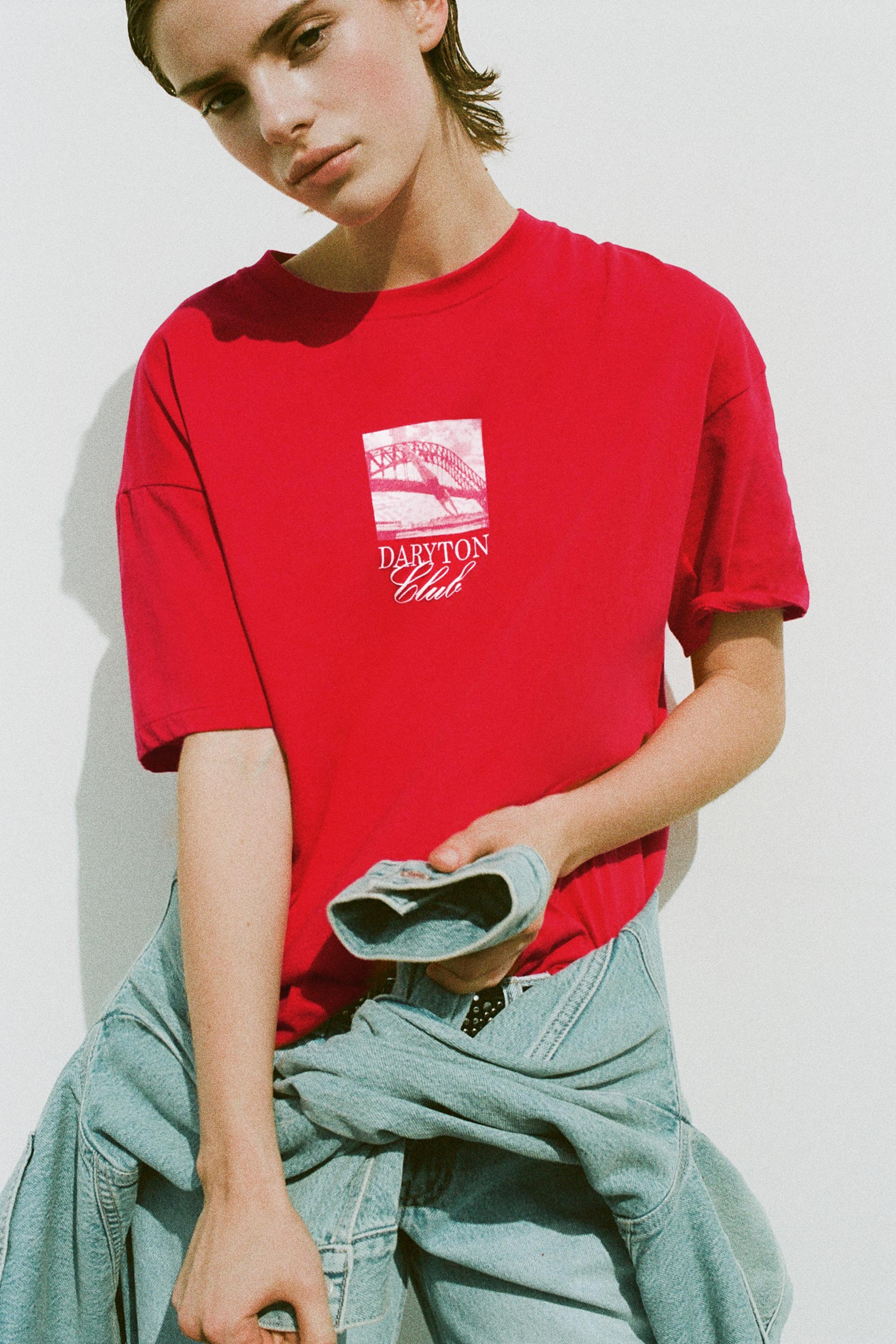 Red tişört with graphic and slogan - Görsel 14