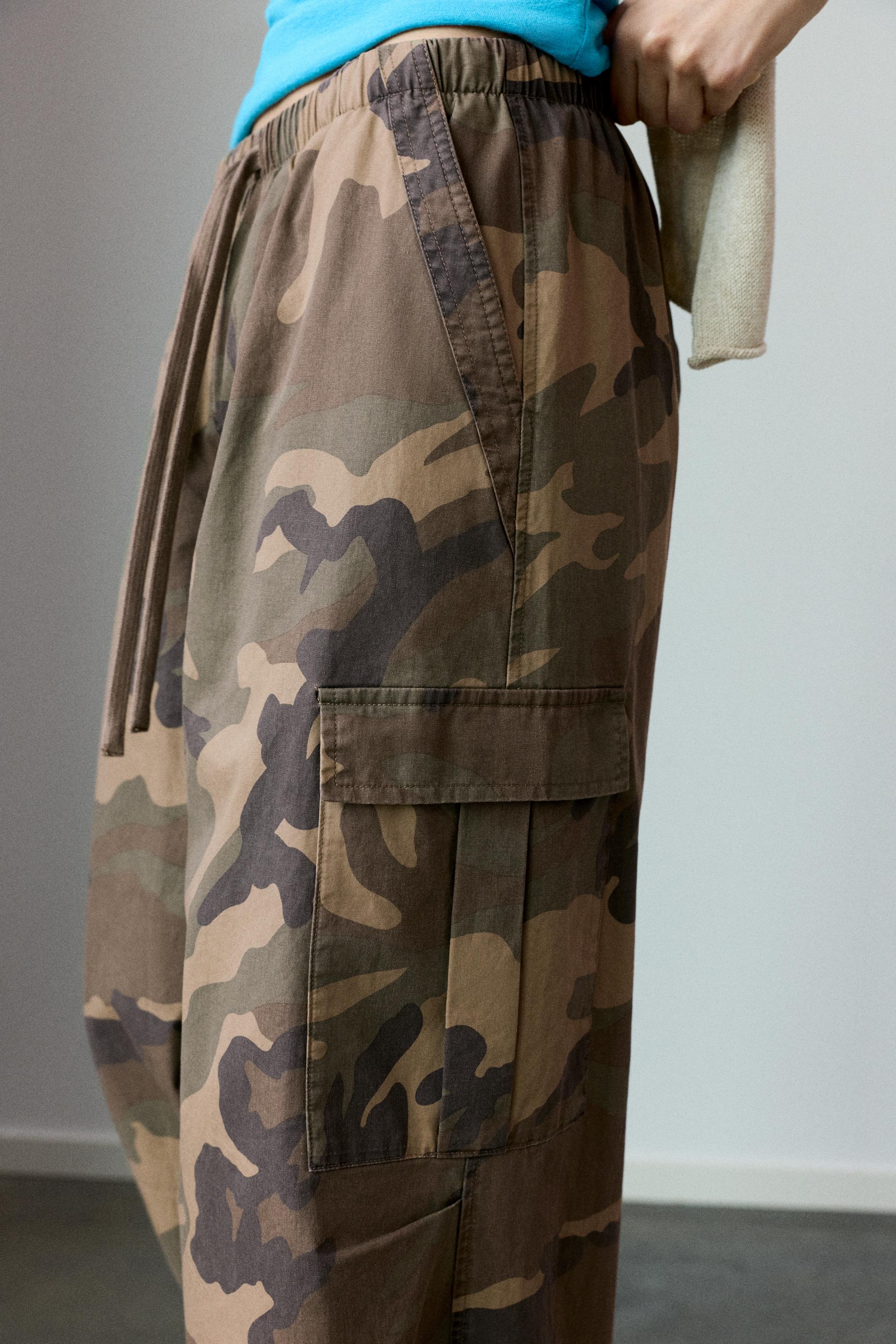 Printed parachute trousers — Khaki
