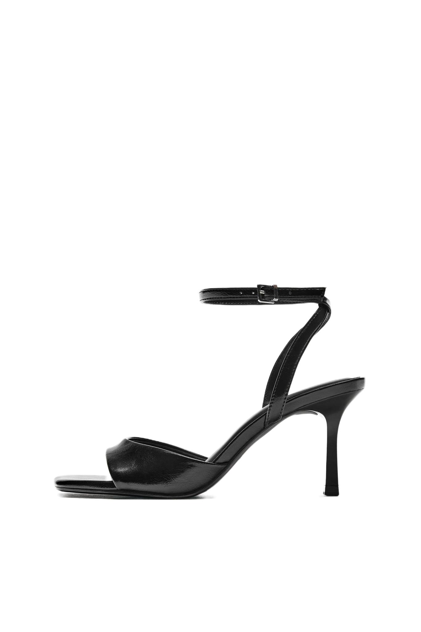 Heeled sandals — Black