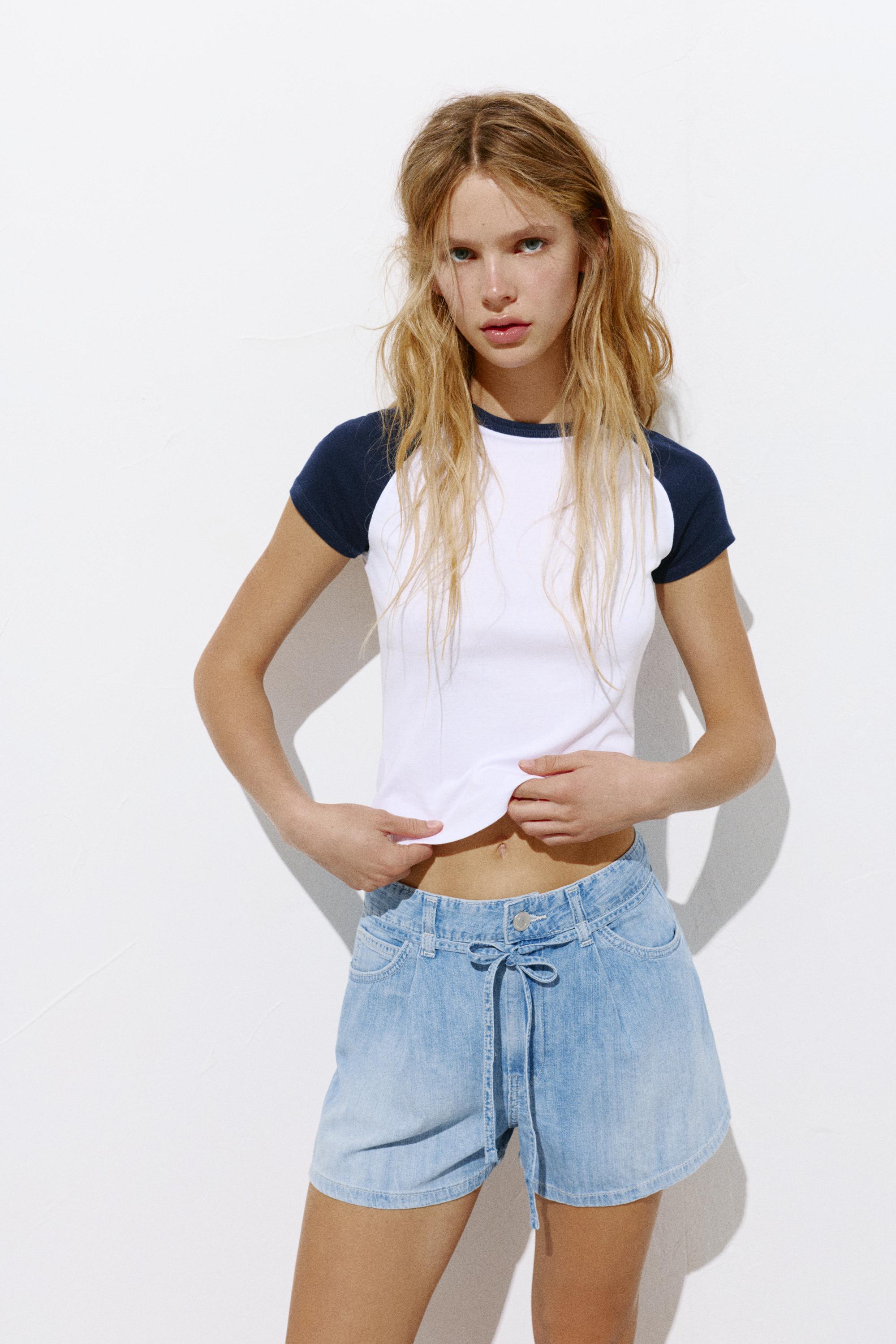 Denim shorts with darts and belt — Pale blue