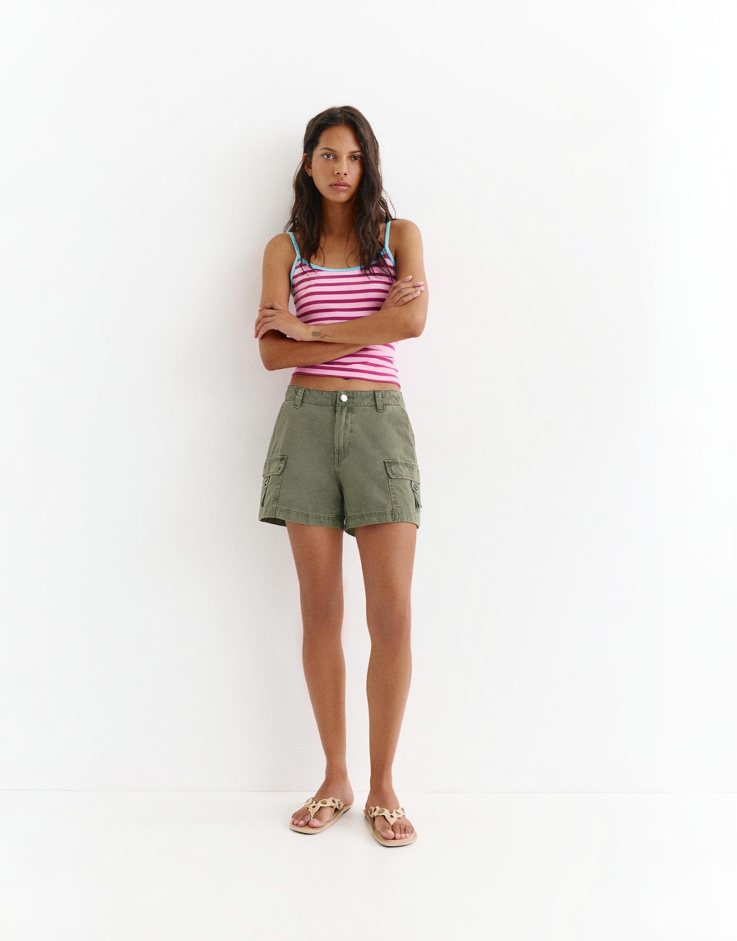 Relaxed fit cargo Bermuda shorts — Khaki