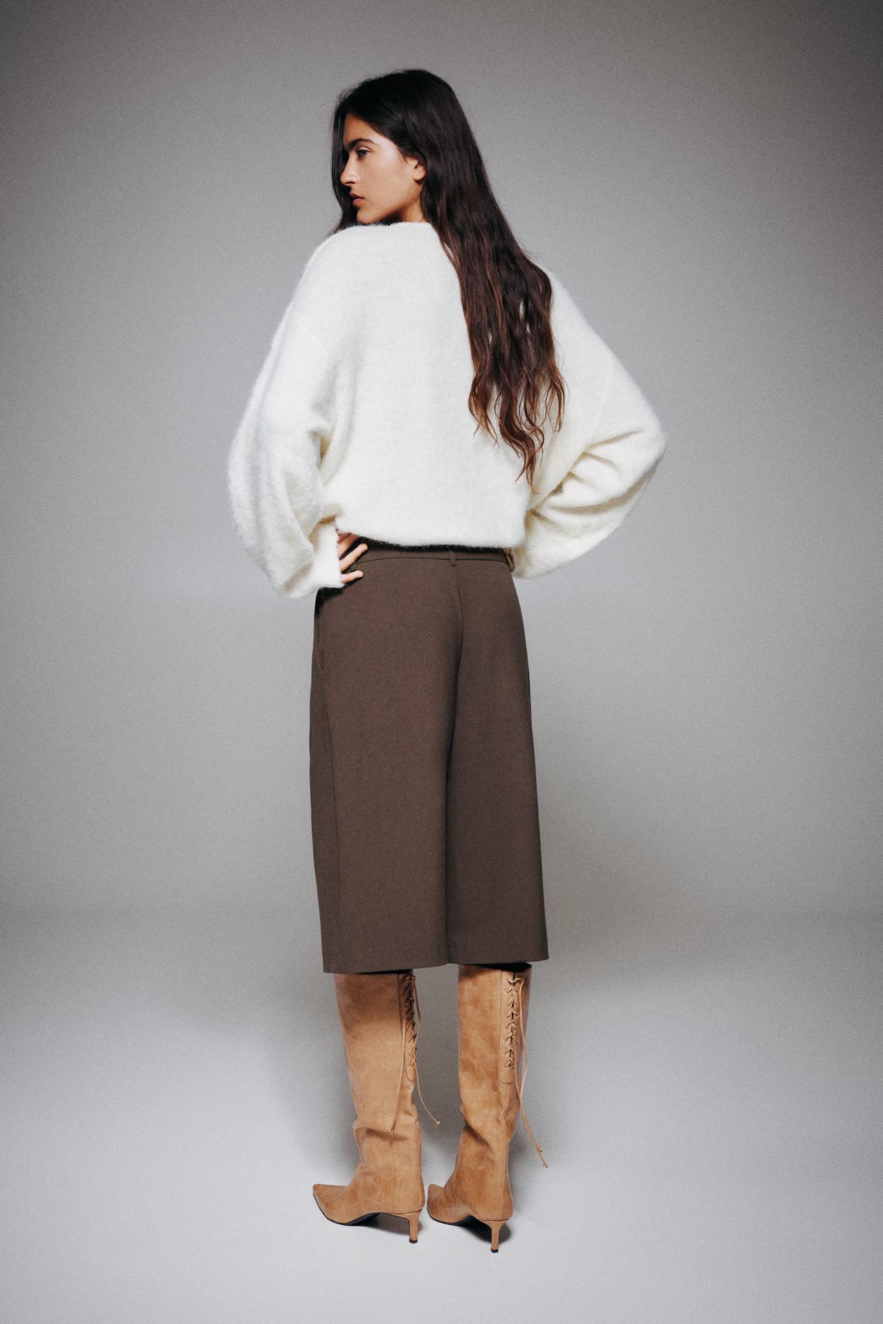 Tailored fit tailored bermuda shorts with pleats — Brown