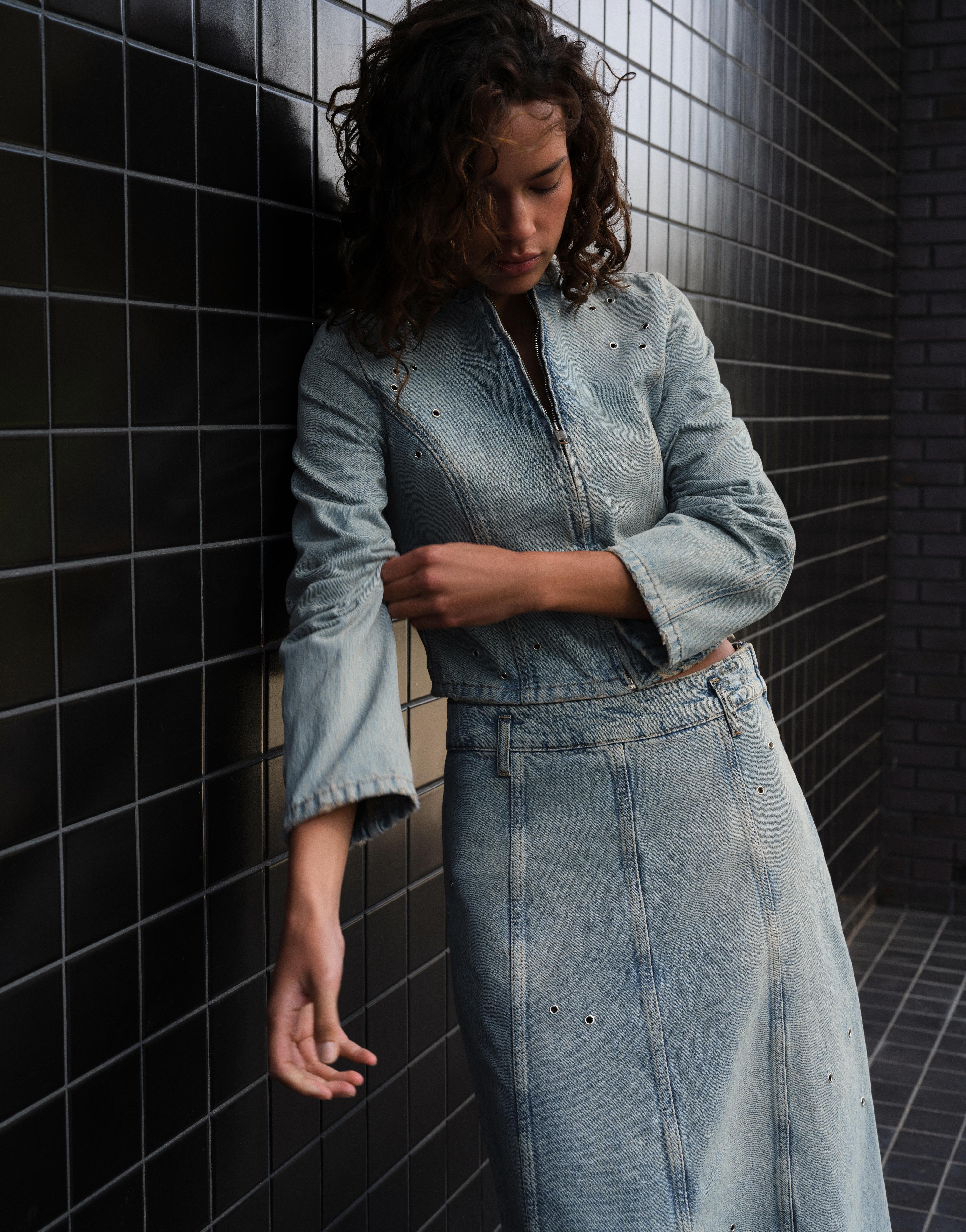 Eyelet midi skirt — Pale blue