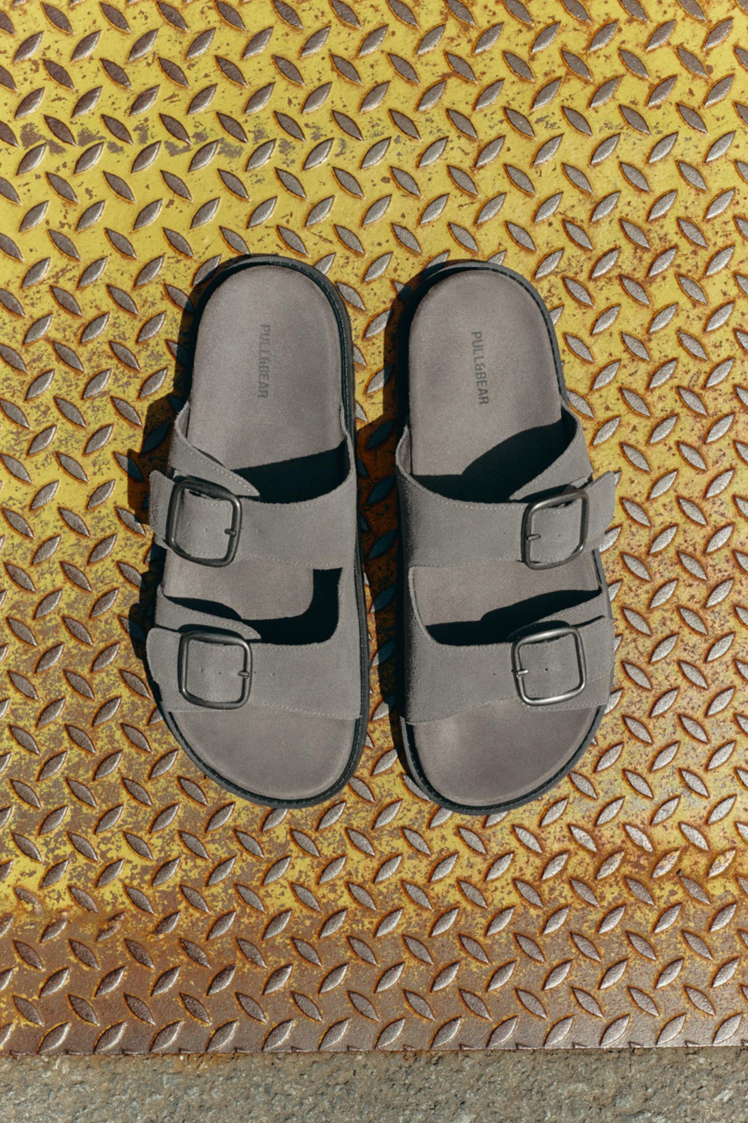 Leather buckle sandals — Grey