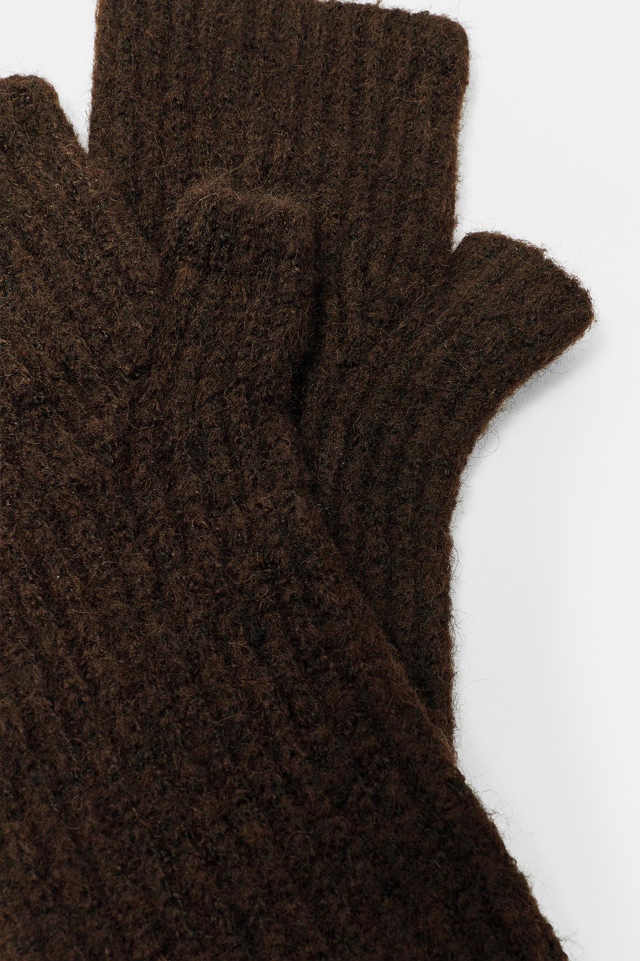 Ribbed knit mittens — Brown