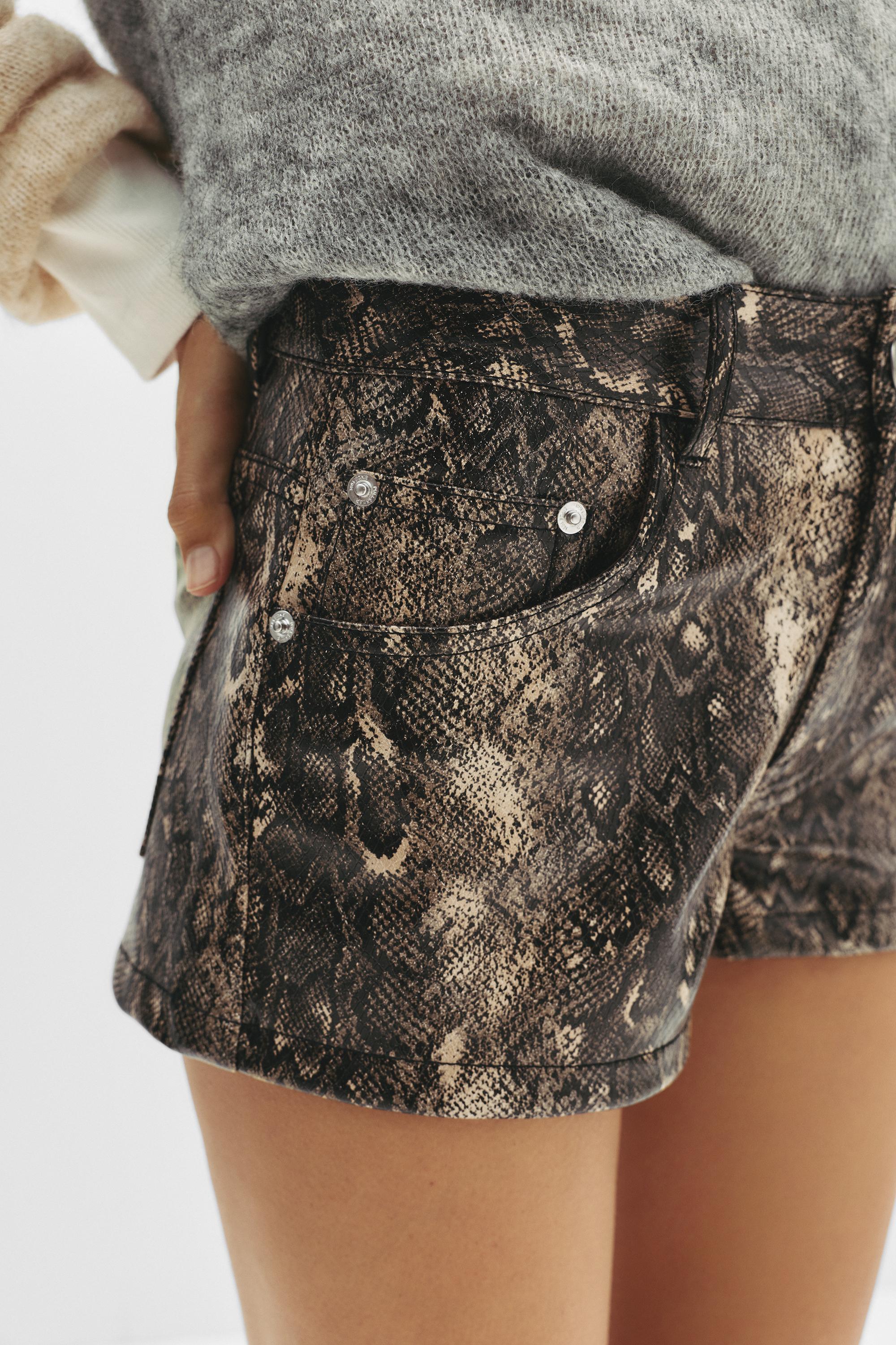 Leather effect snakeskin print shorts - PULL&BEAR