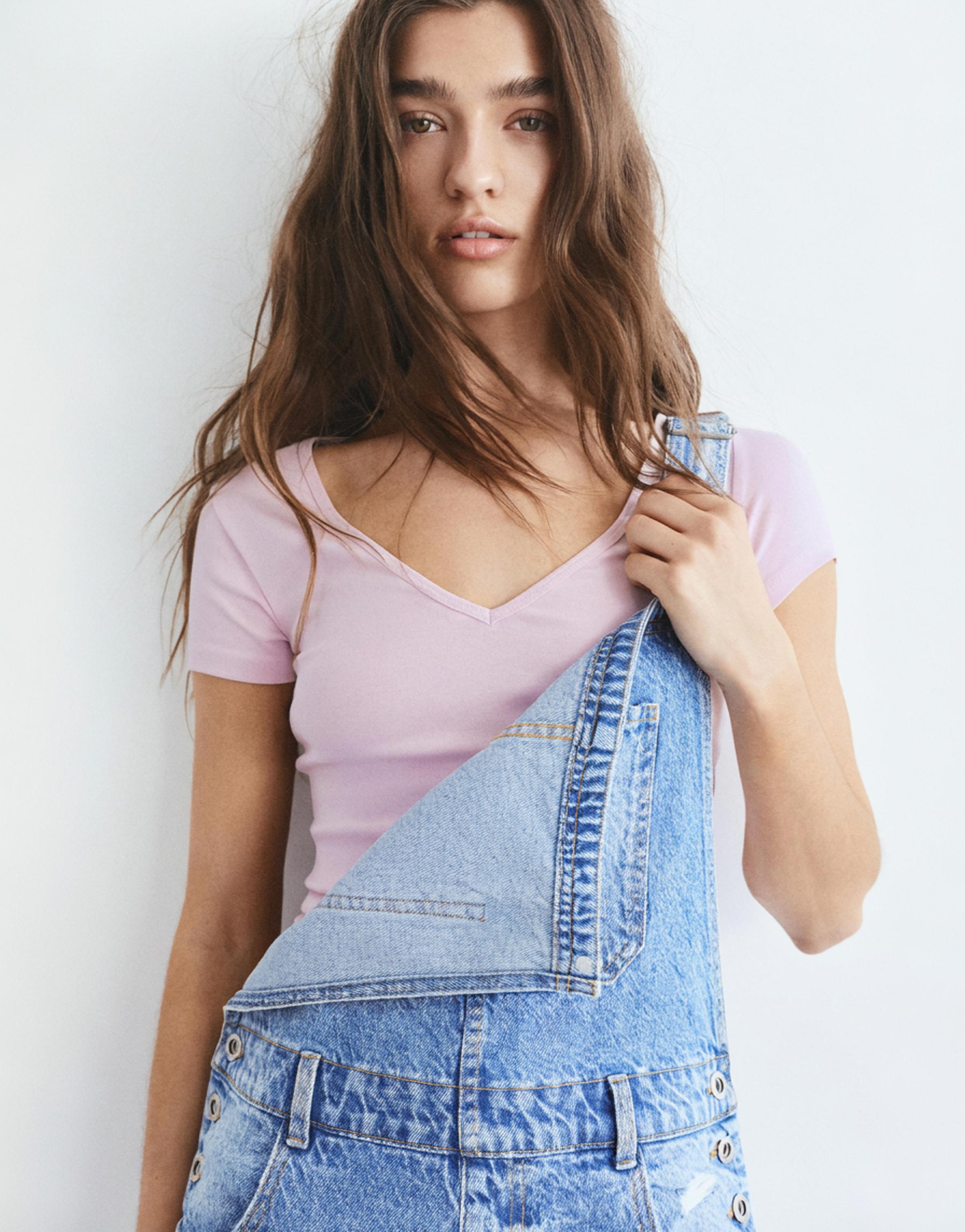 V-neck T-shirt — Pink