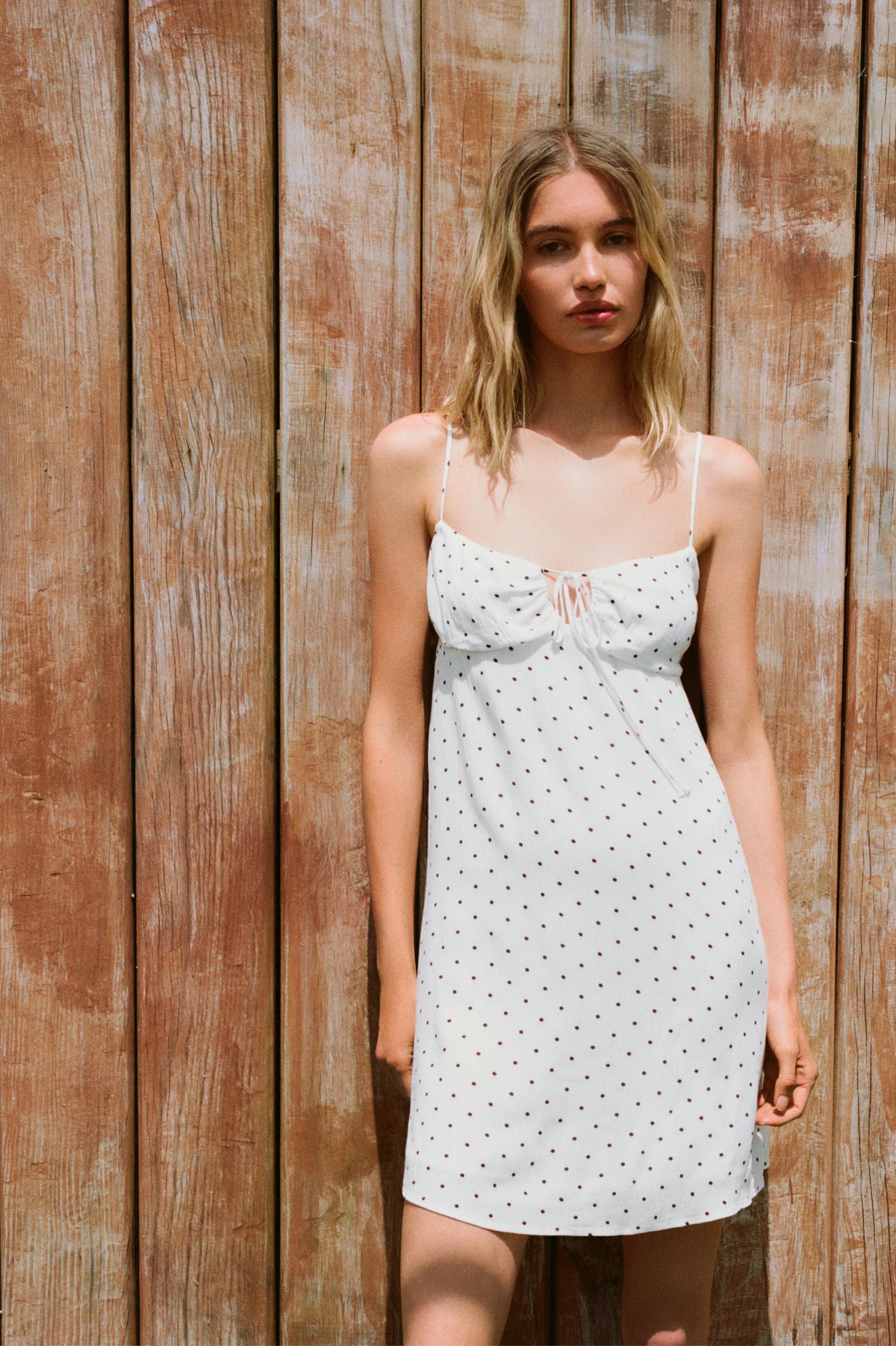 Korte jurk met stippen PULL&BEAR