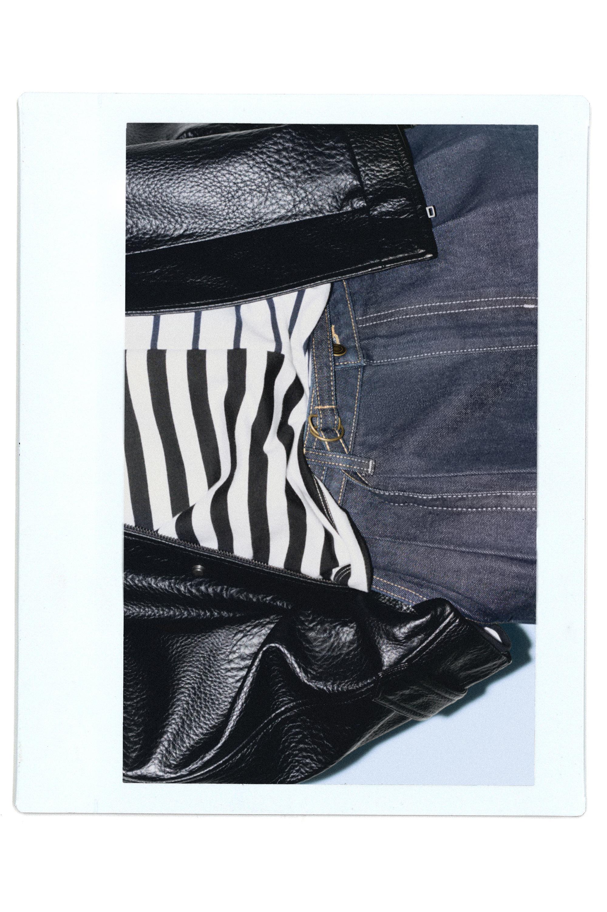 Relaxed fit jeans with darts and belt — Navy