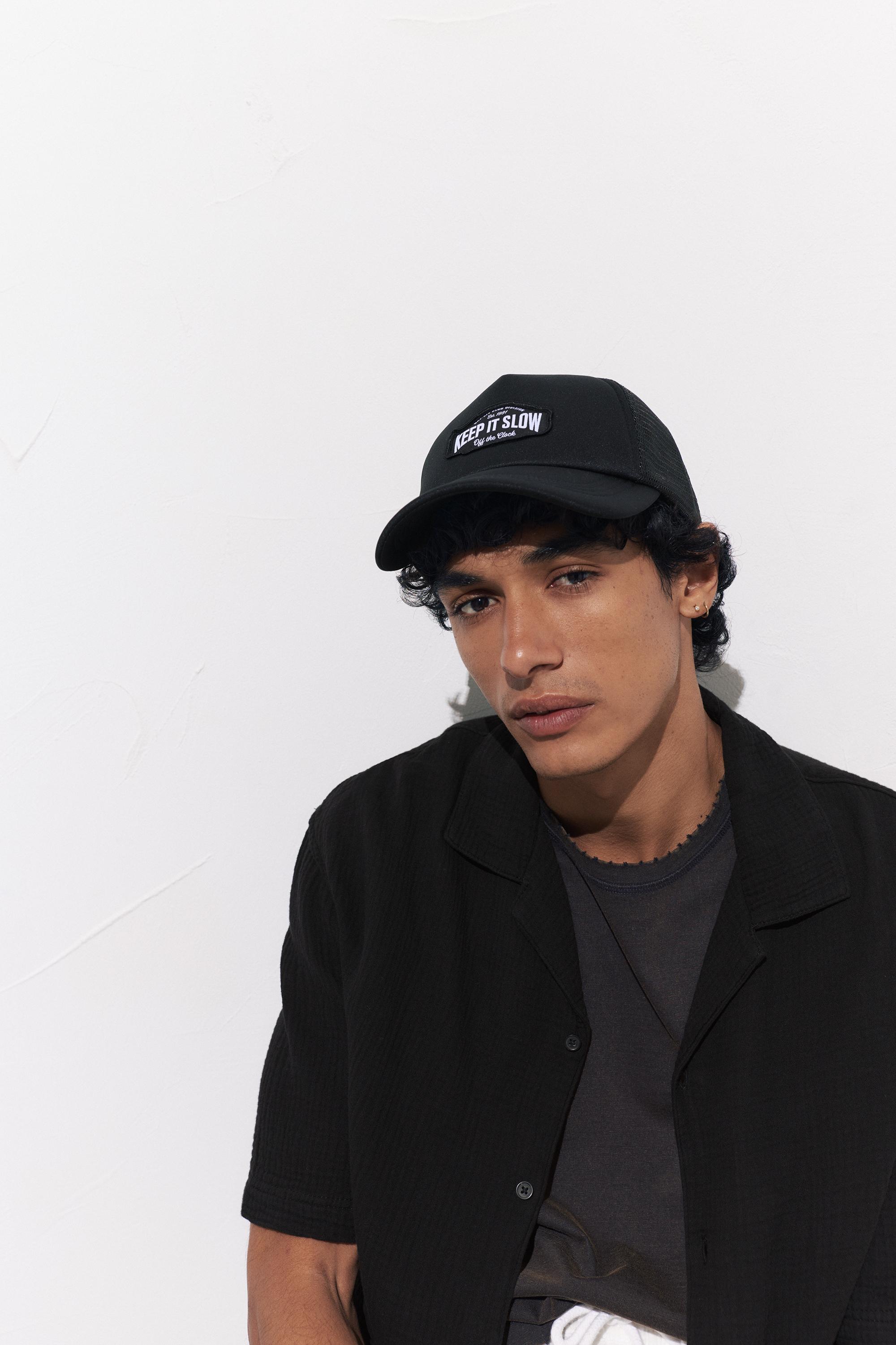 Black graphic trucker cap — Black