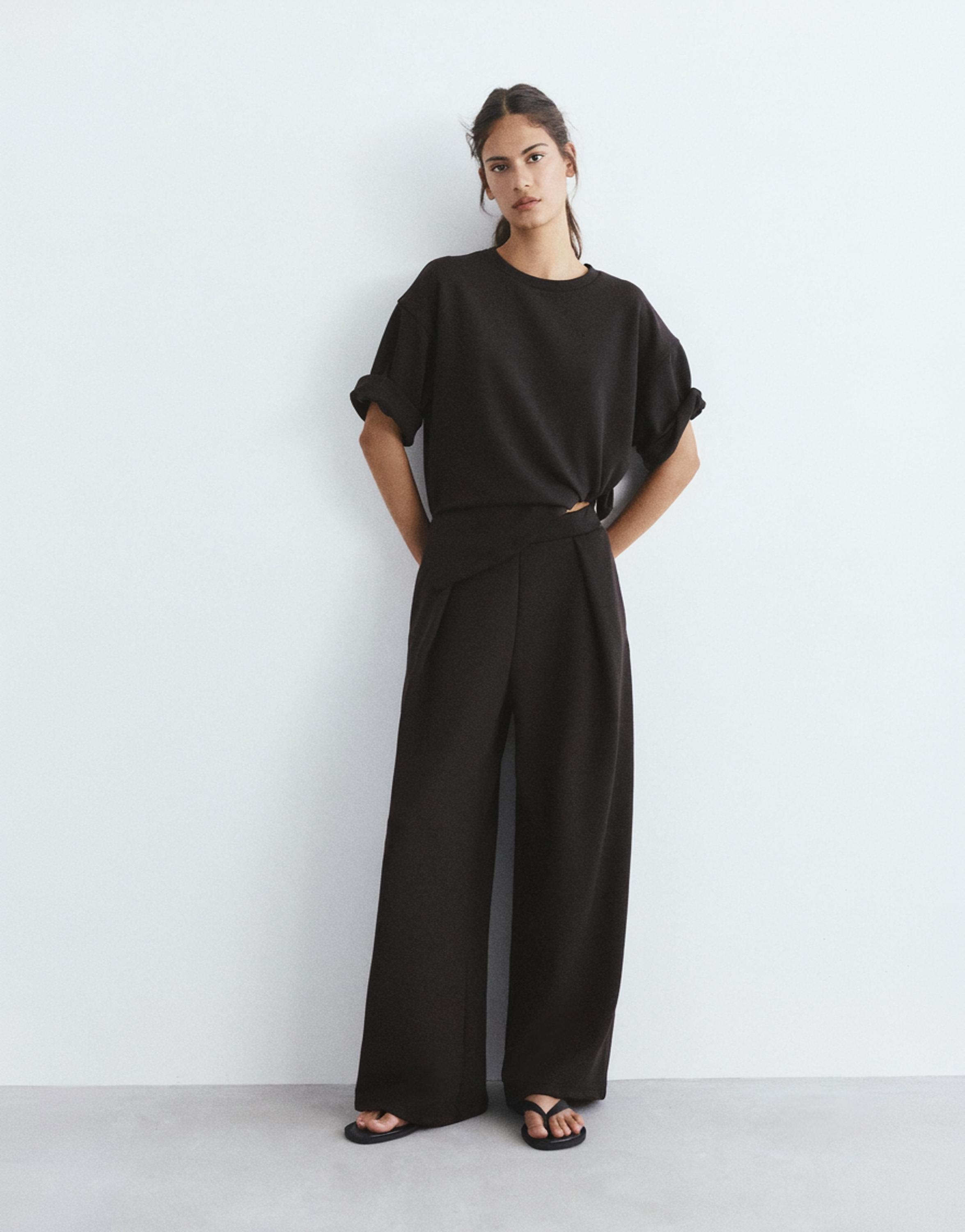 Soft-touch wide-leg darted trousers — Anthracite grey