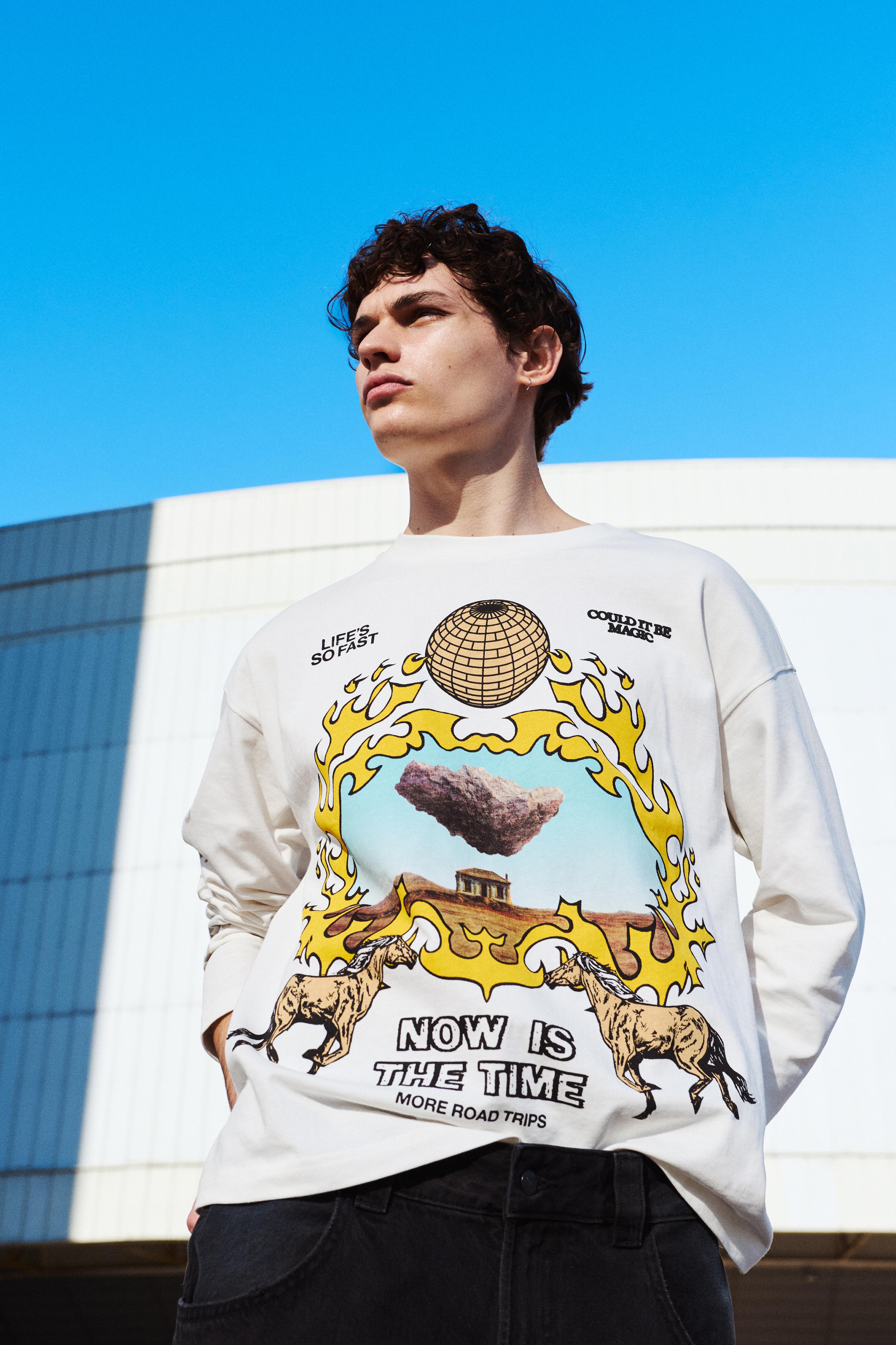 T-Shirt Grafica A Maniche Lunghe