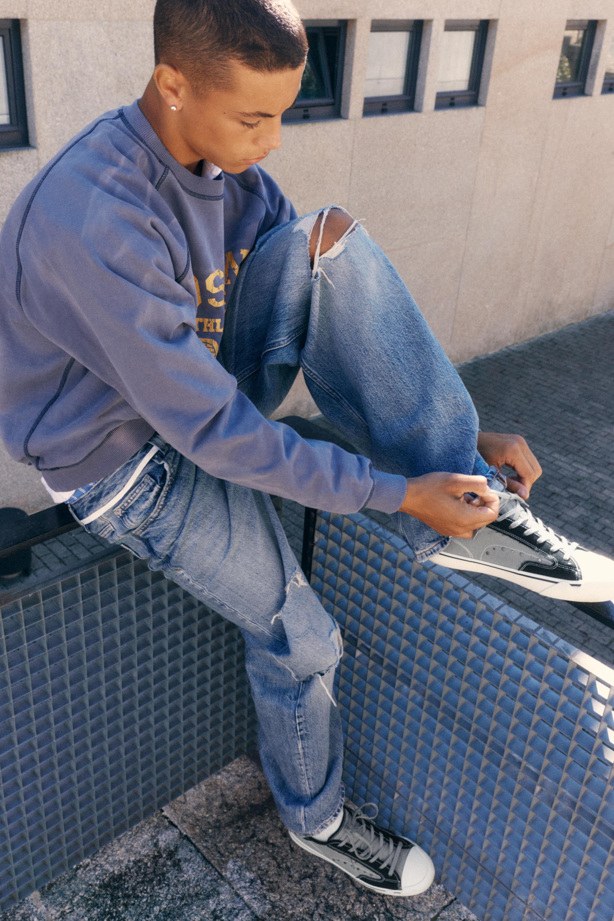Sneakers Met Studs En Verschillende Panelen