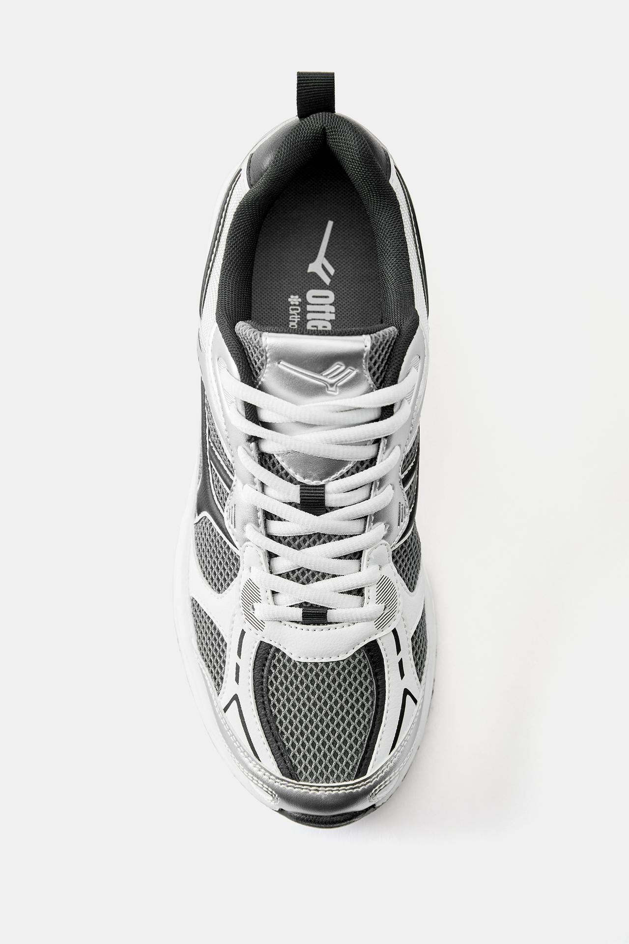 Multi-piece trainers — Silver