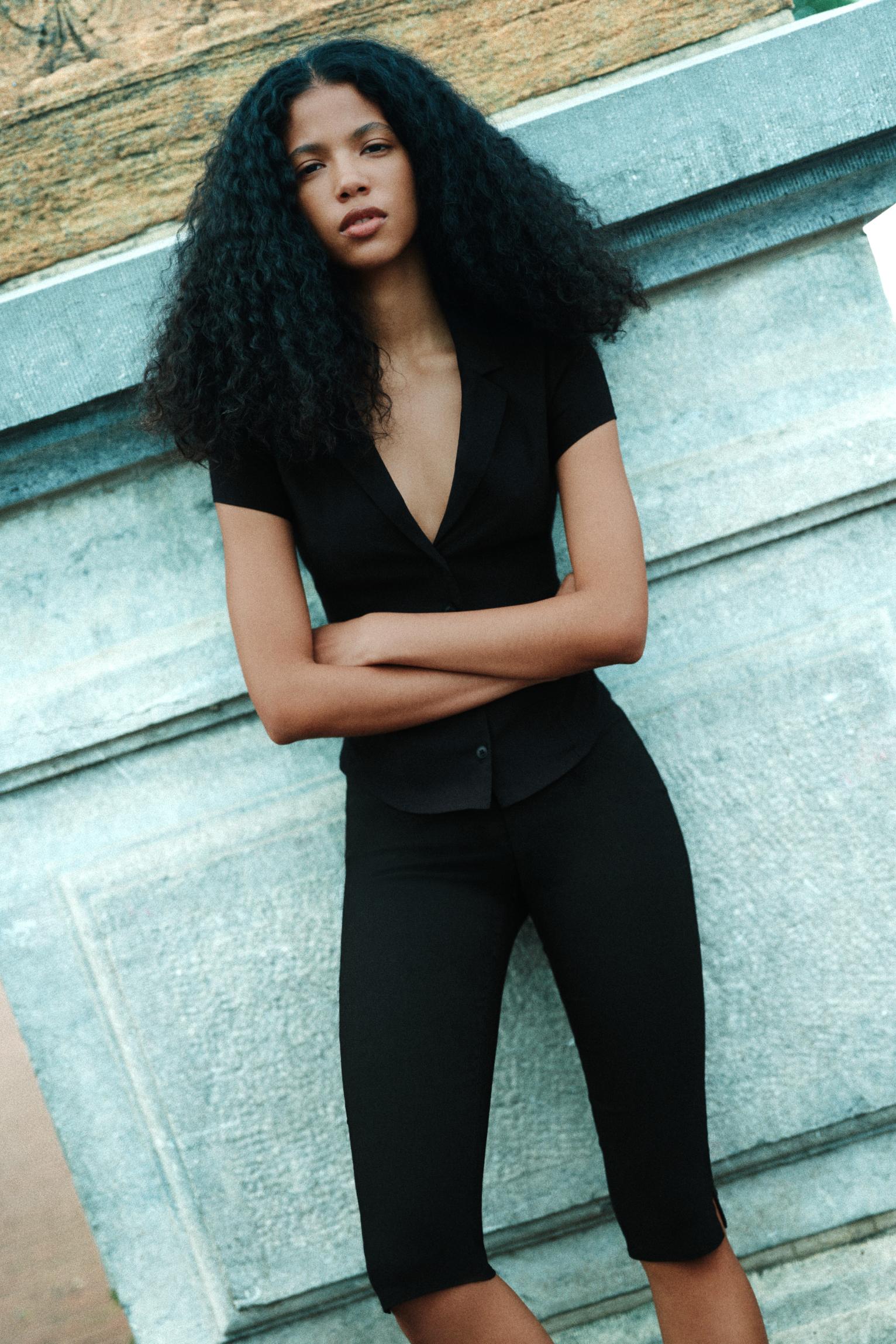 Belted capris — Black