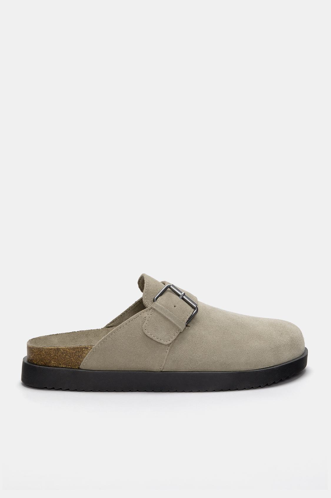 Leather clogs with buckle - PULL&BEAR