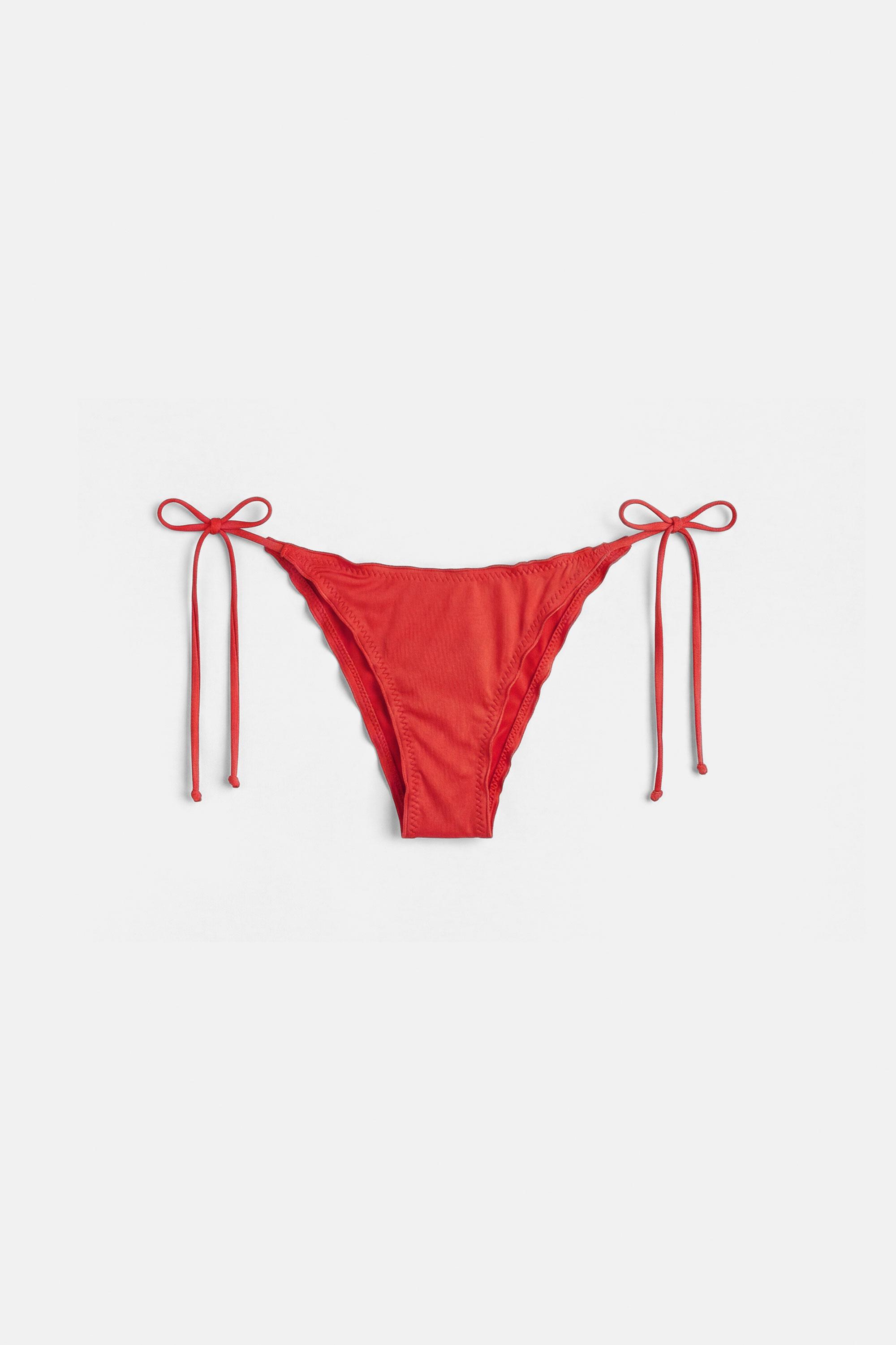 Ruffled bikini bottoms — Red