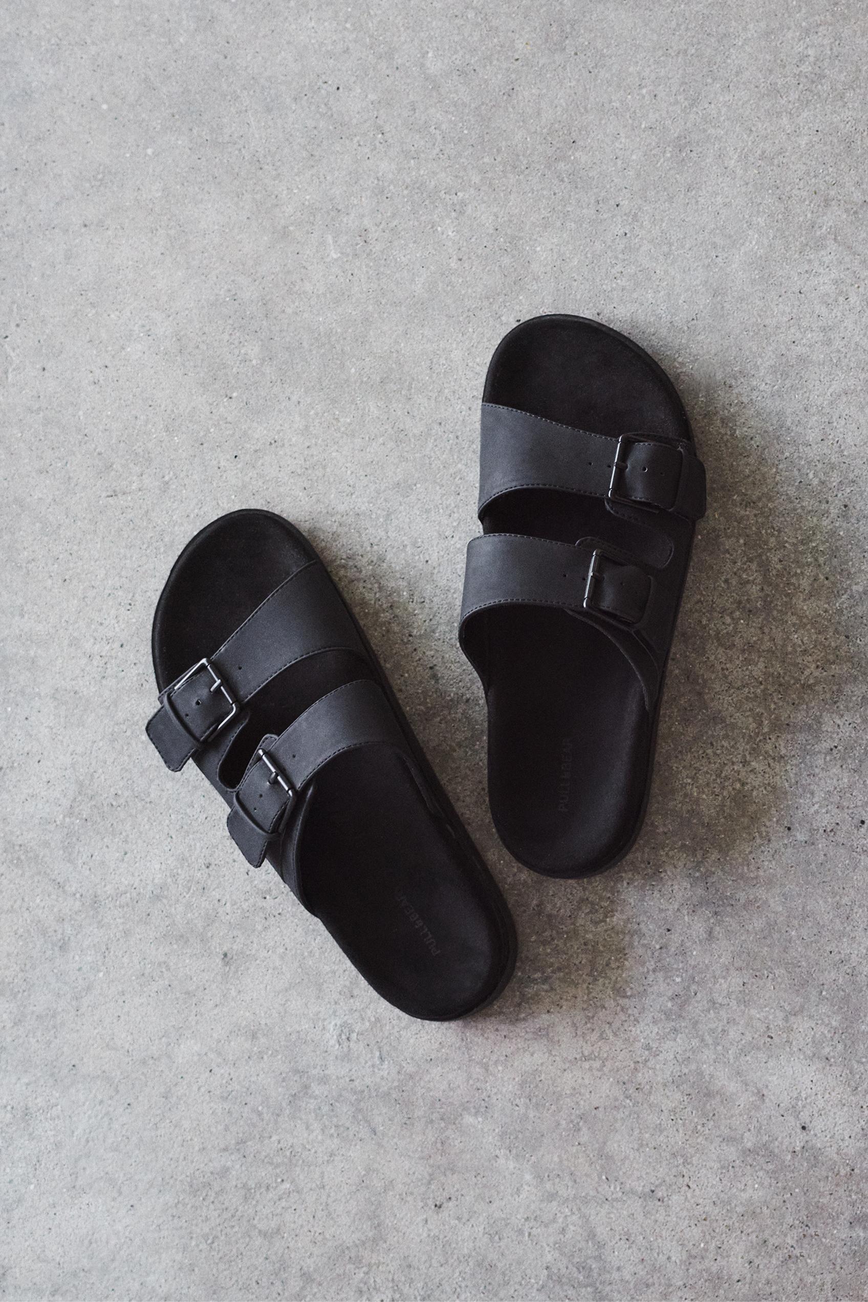 Buckled sandals — Black