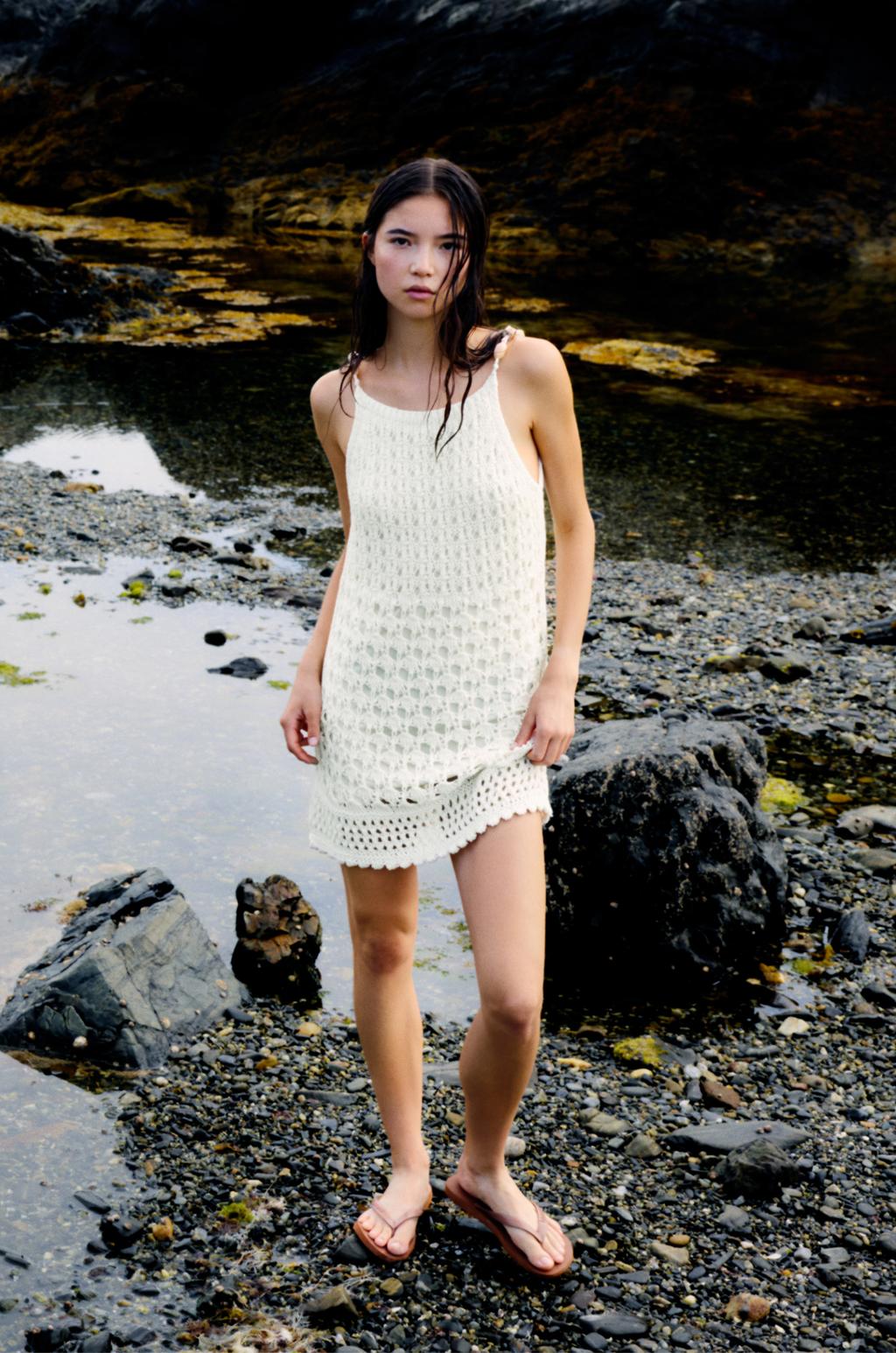 Vestido corto crochet abalorios PULL&BEAR