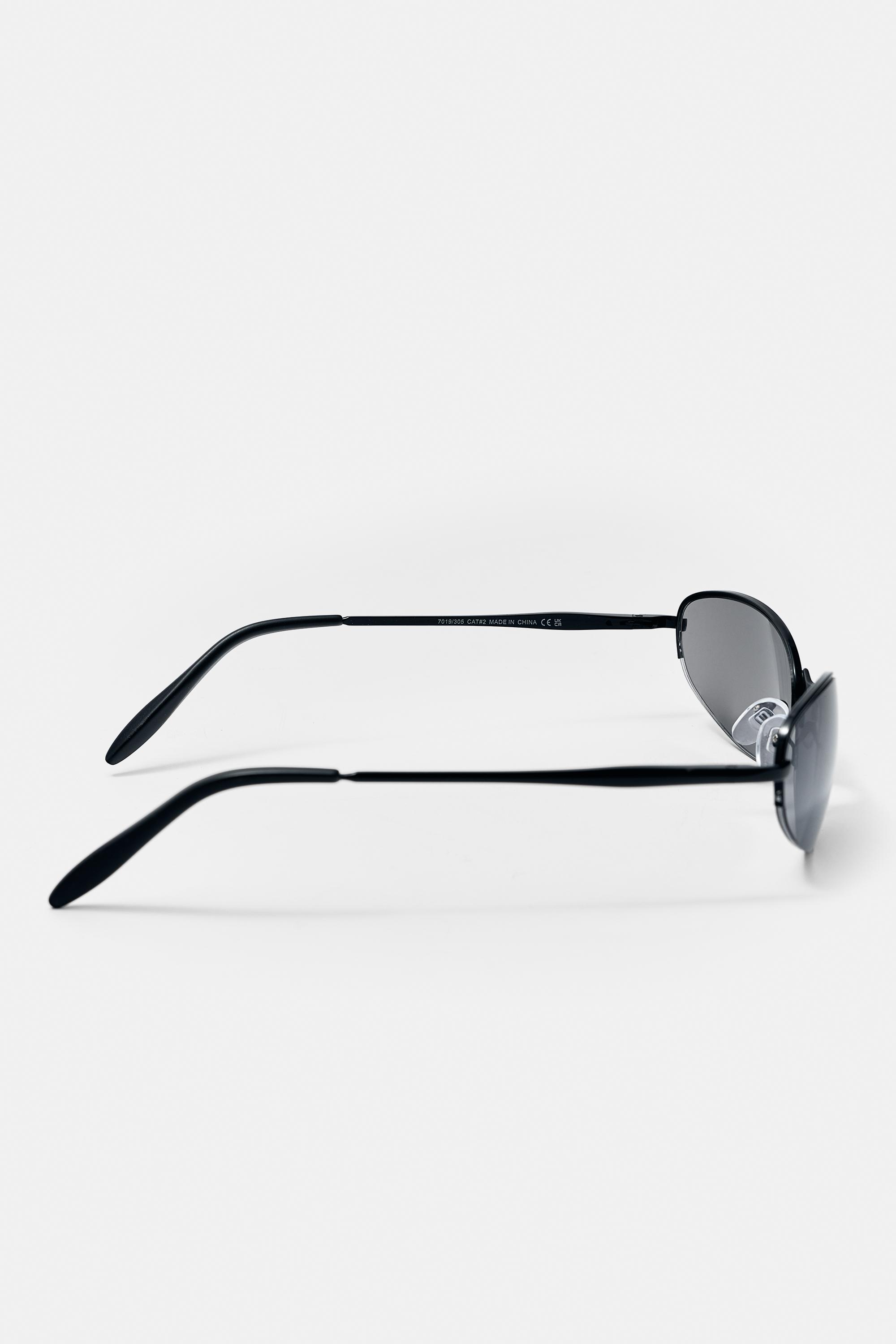 Metallic oval sunglasses — Black