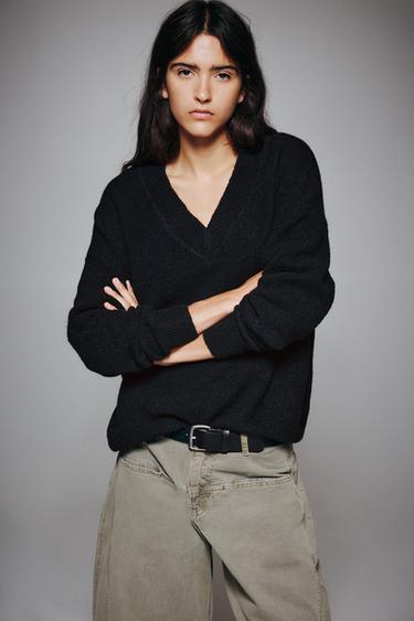 Boxy V-neck jumper — Black 4