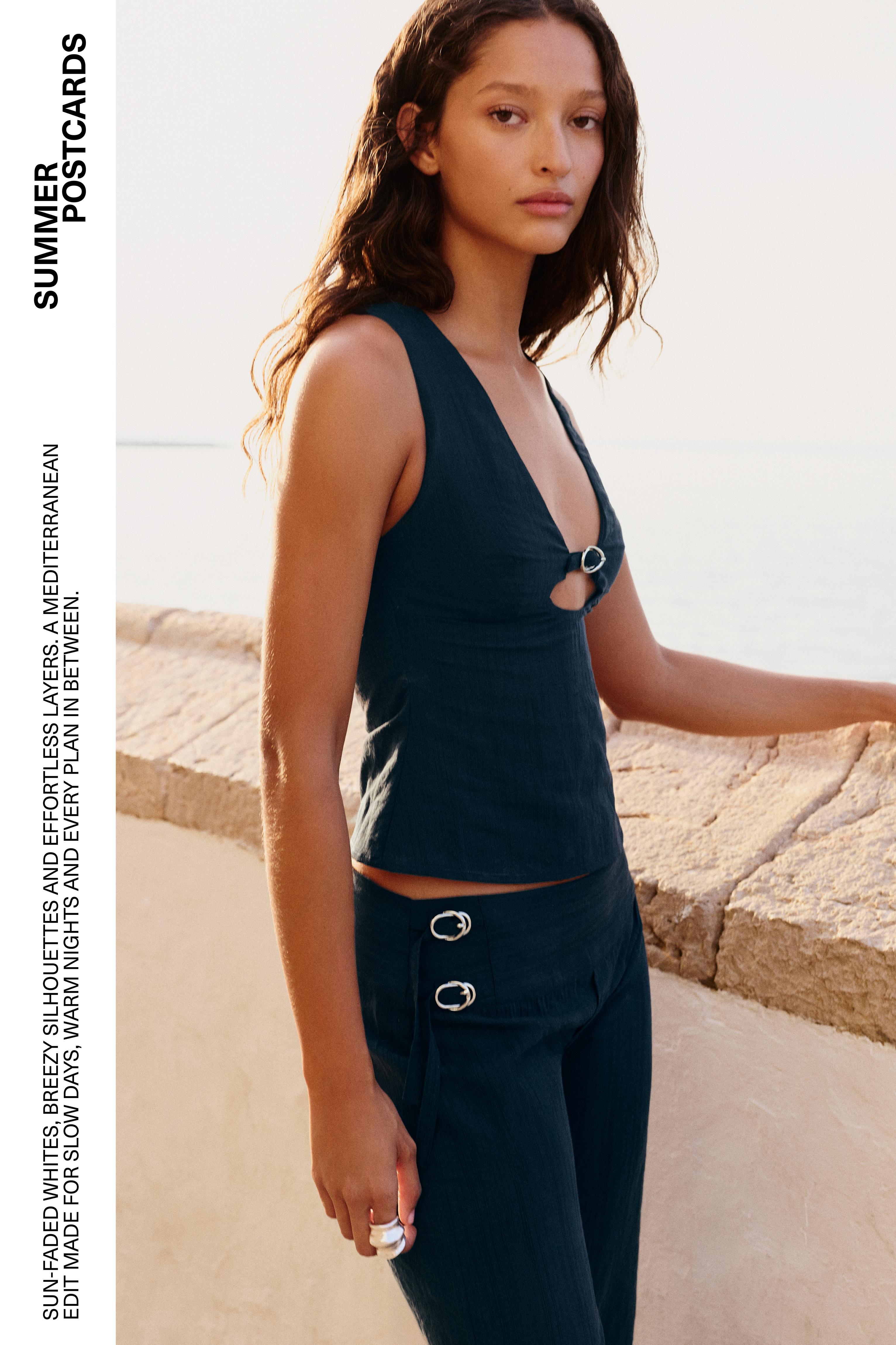 Sleeveless buckle top — Navy