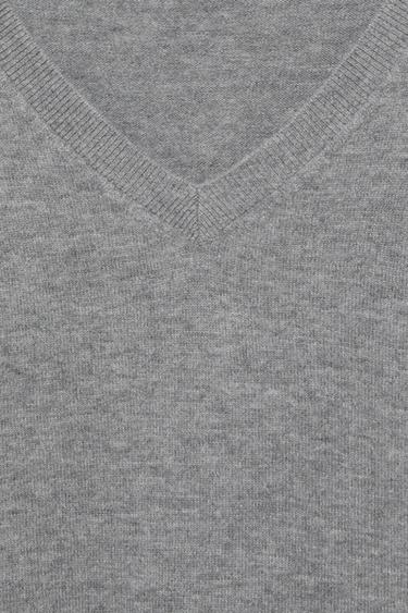 100% wool v-neck jumper — Grey marl 7