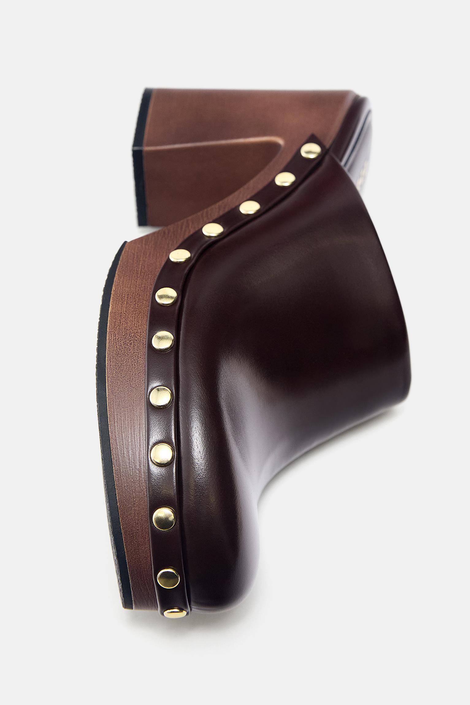 Heeled clogs with studs — Brown