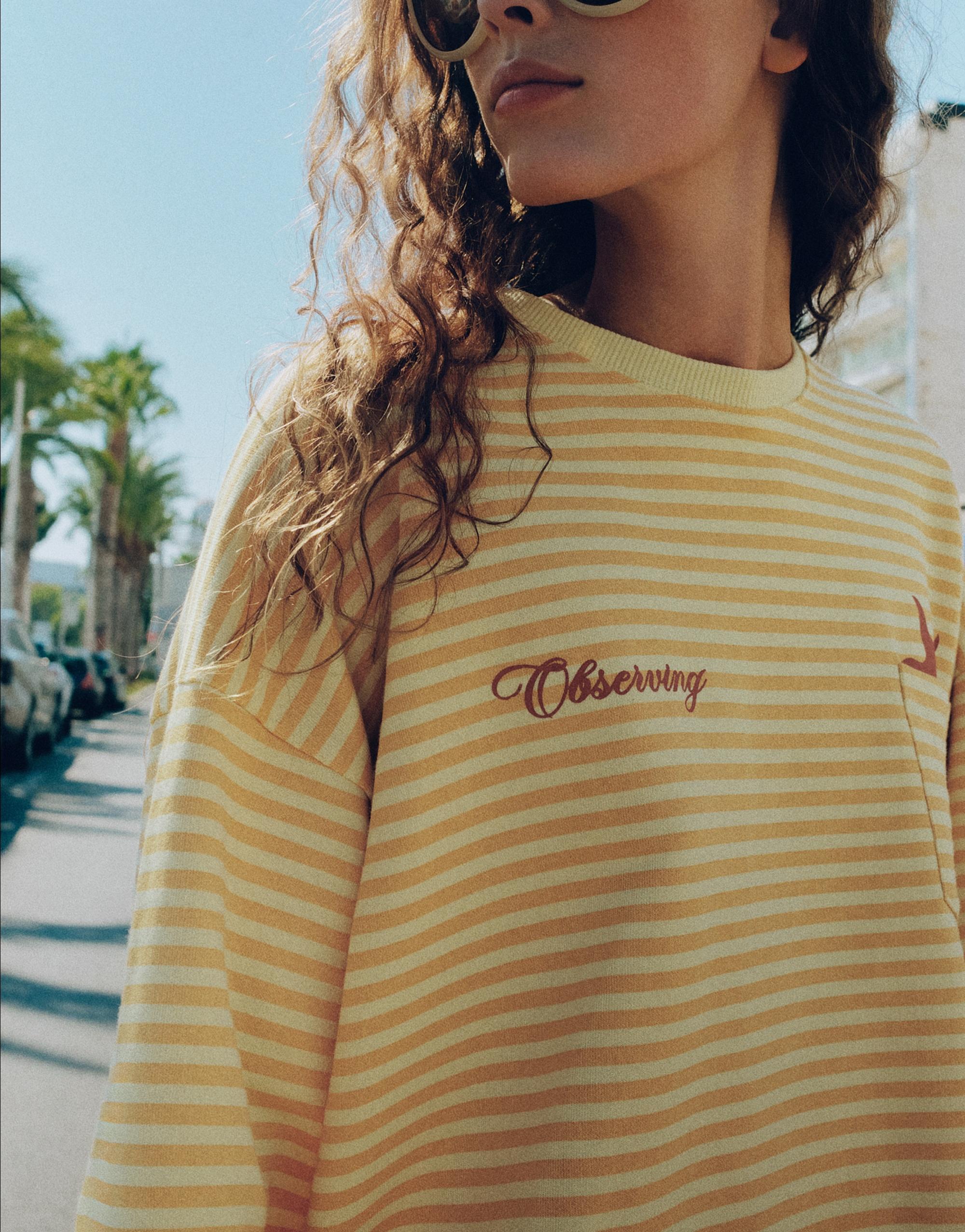 Oversized graphic striped sweatshirt — Yellow