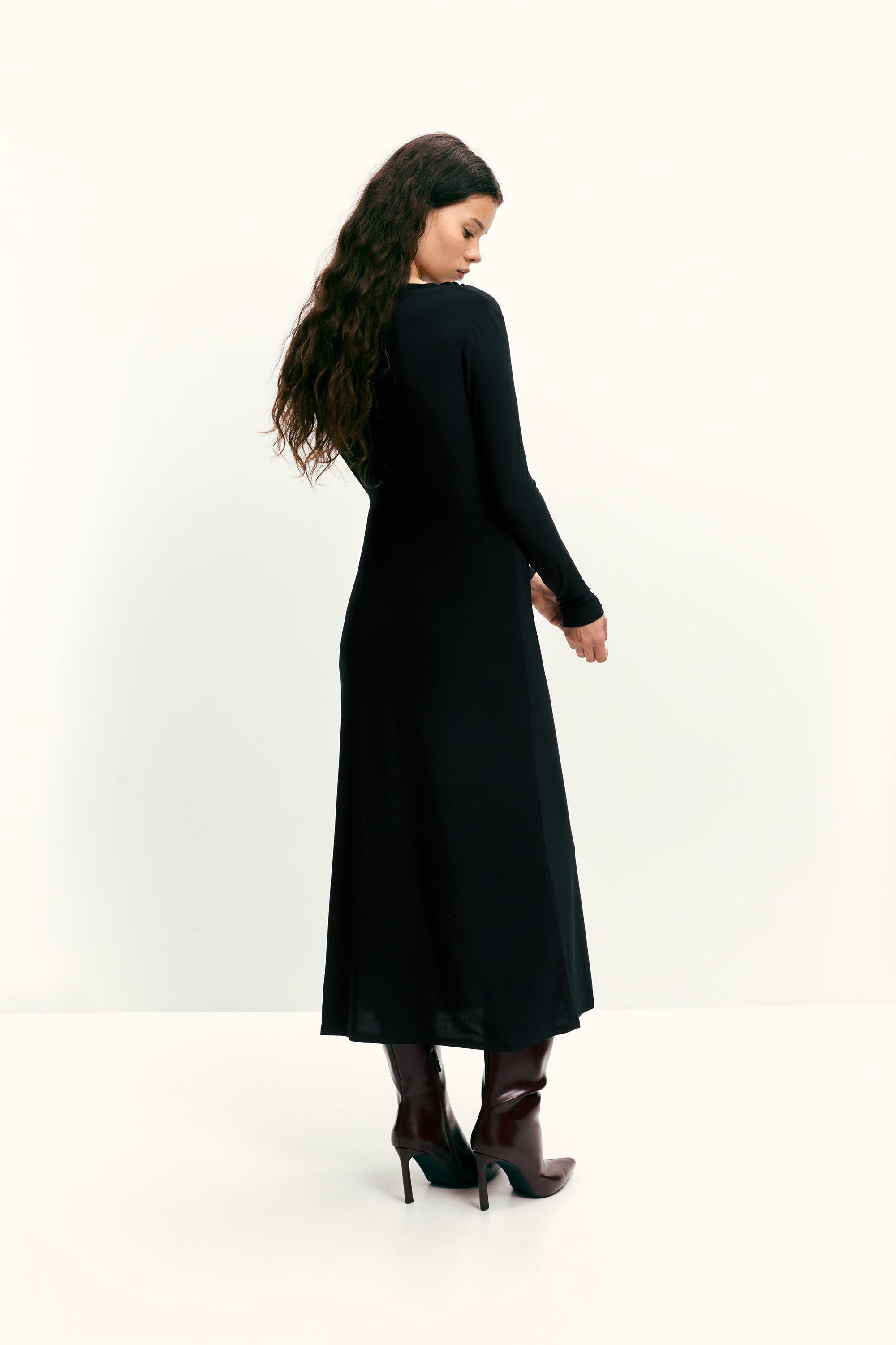 Drape detaylı yumuşak midi elbise - Görsel 13