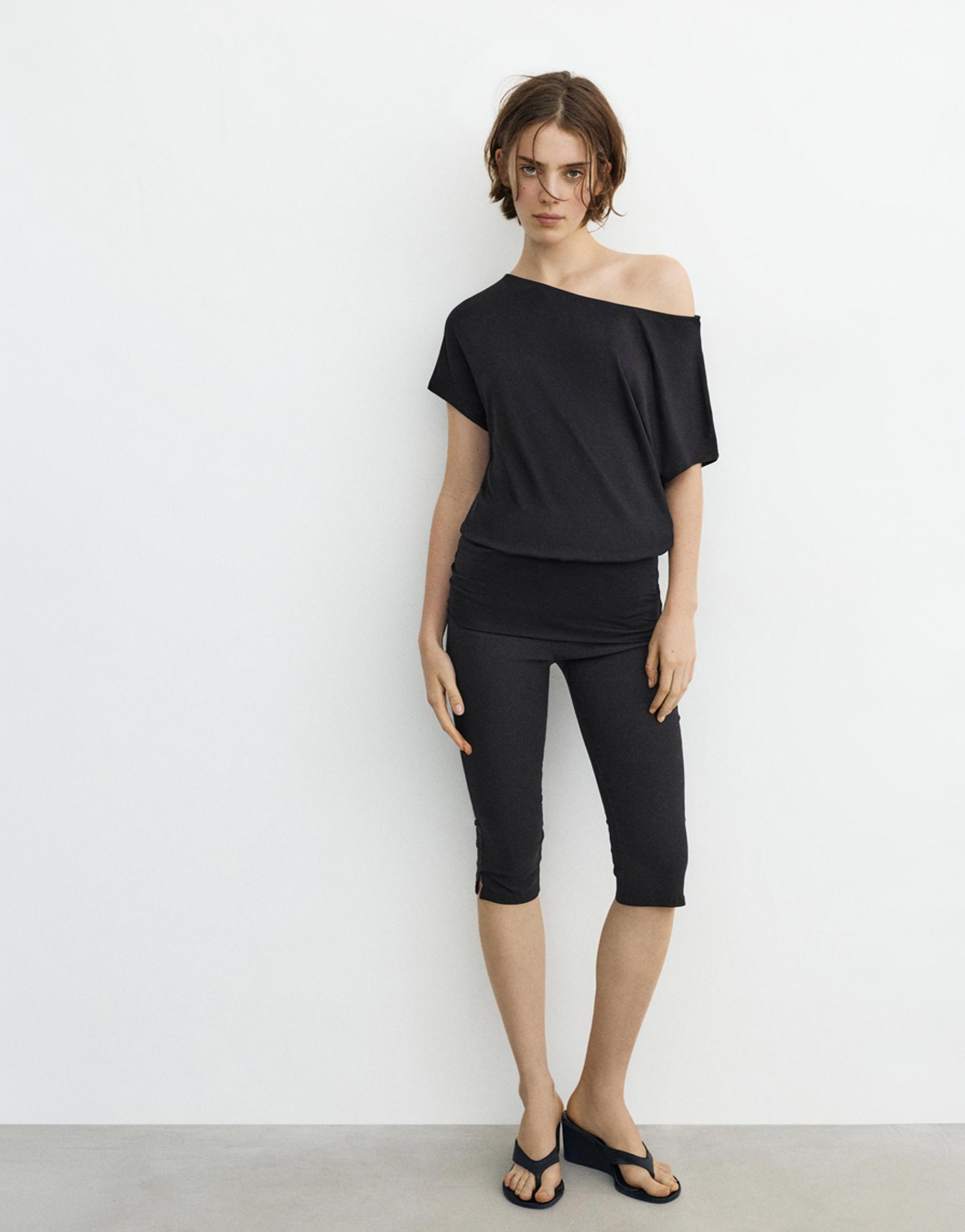 Short asymmetric dress — Black