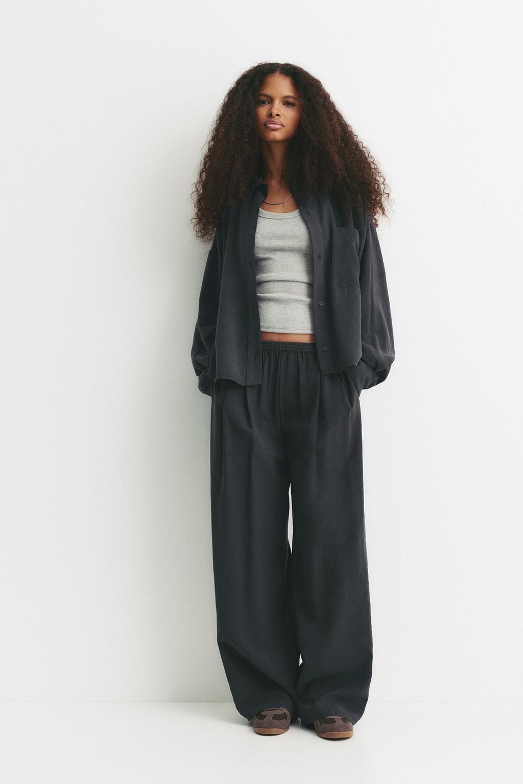 Pantaloni eleganti con pinces PULL&BEAR - Main Image