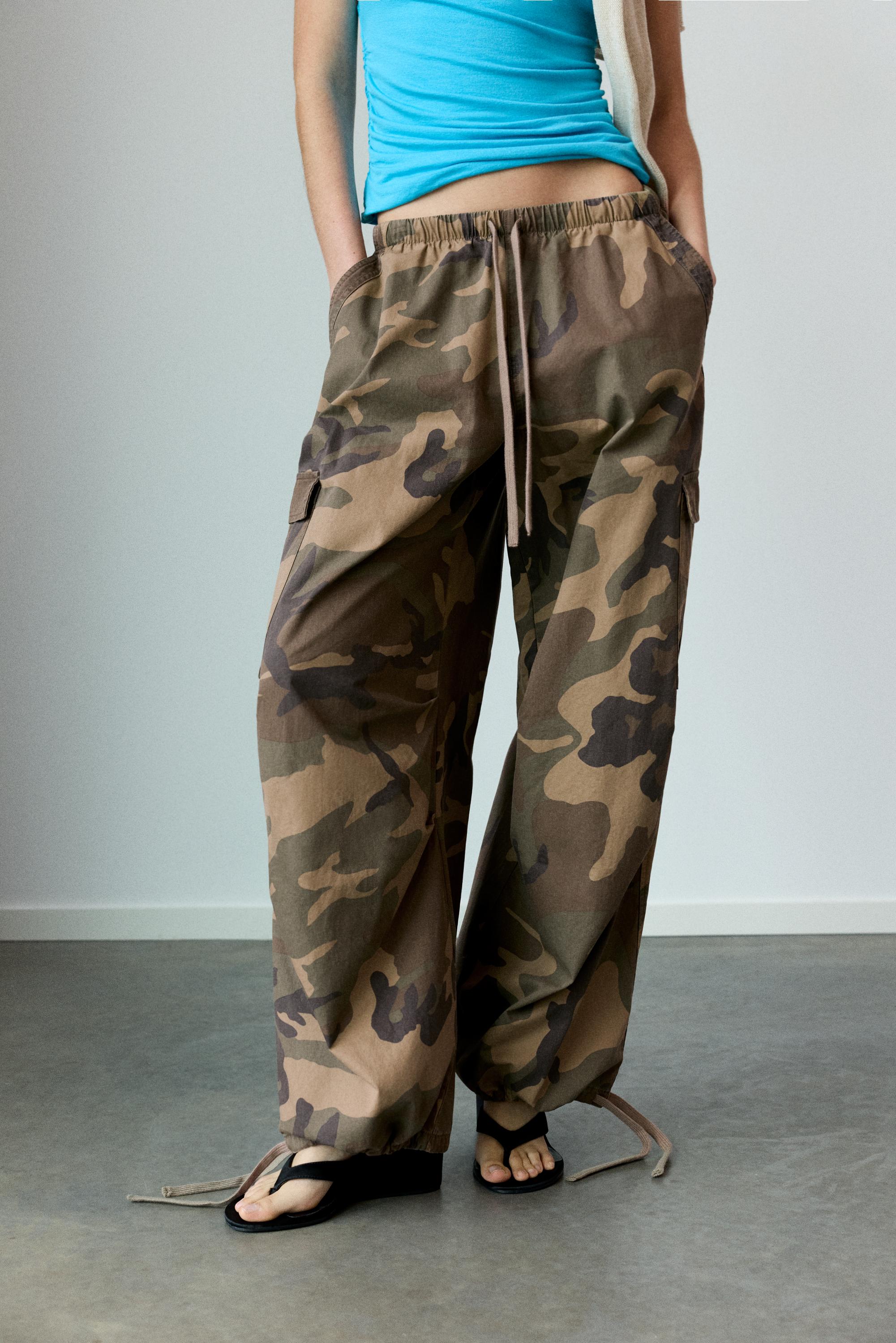 Printed parachute trousers — Khaki