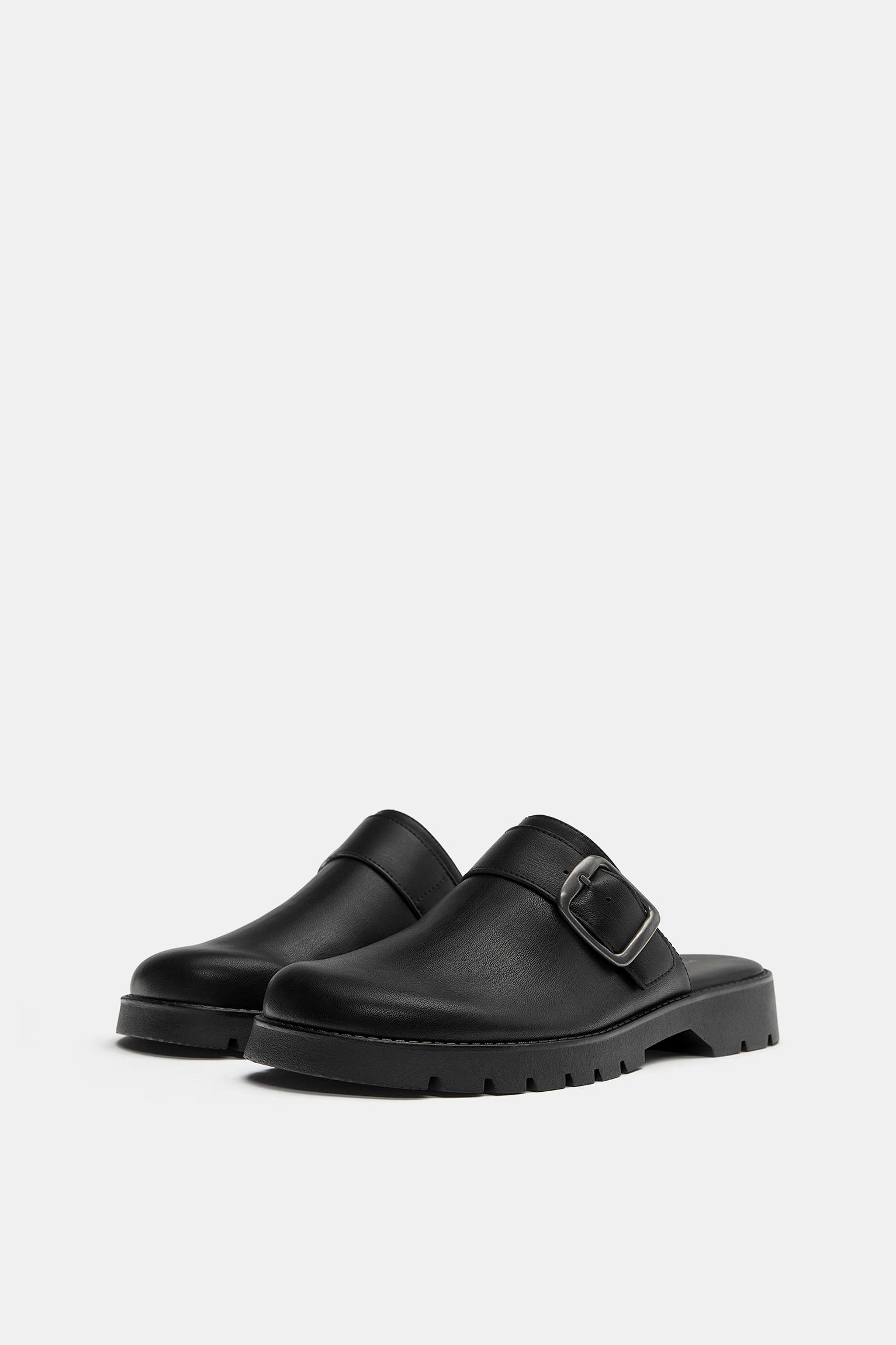 Buckle clogs — Black
