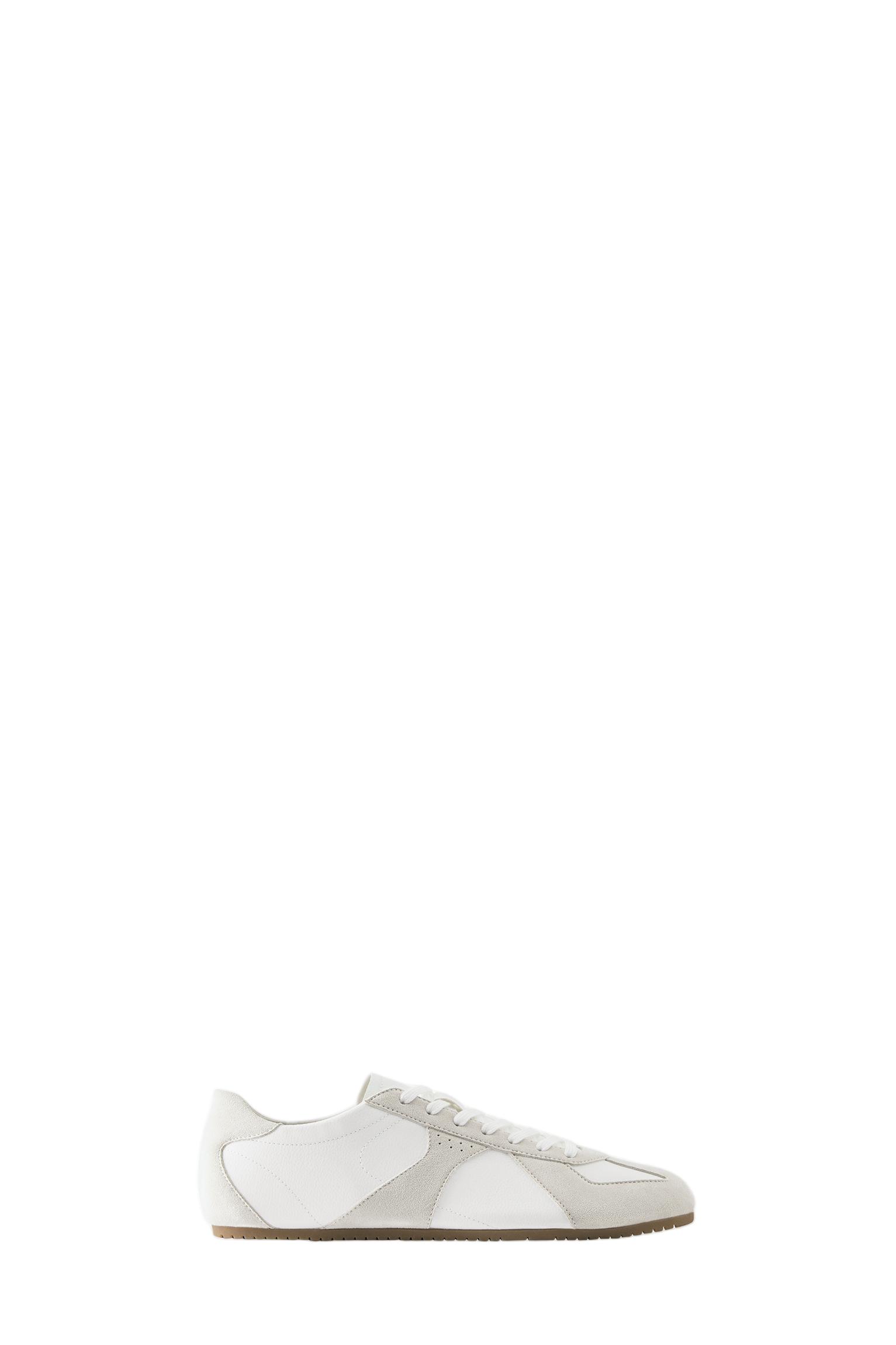 Casual trainers — White