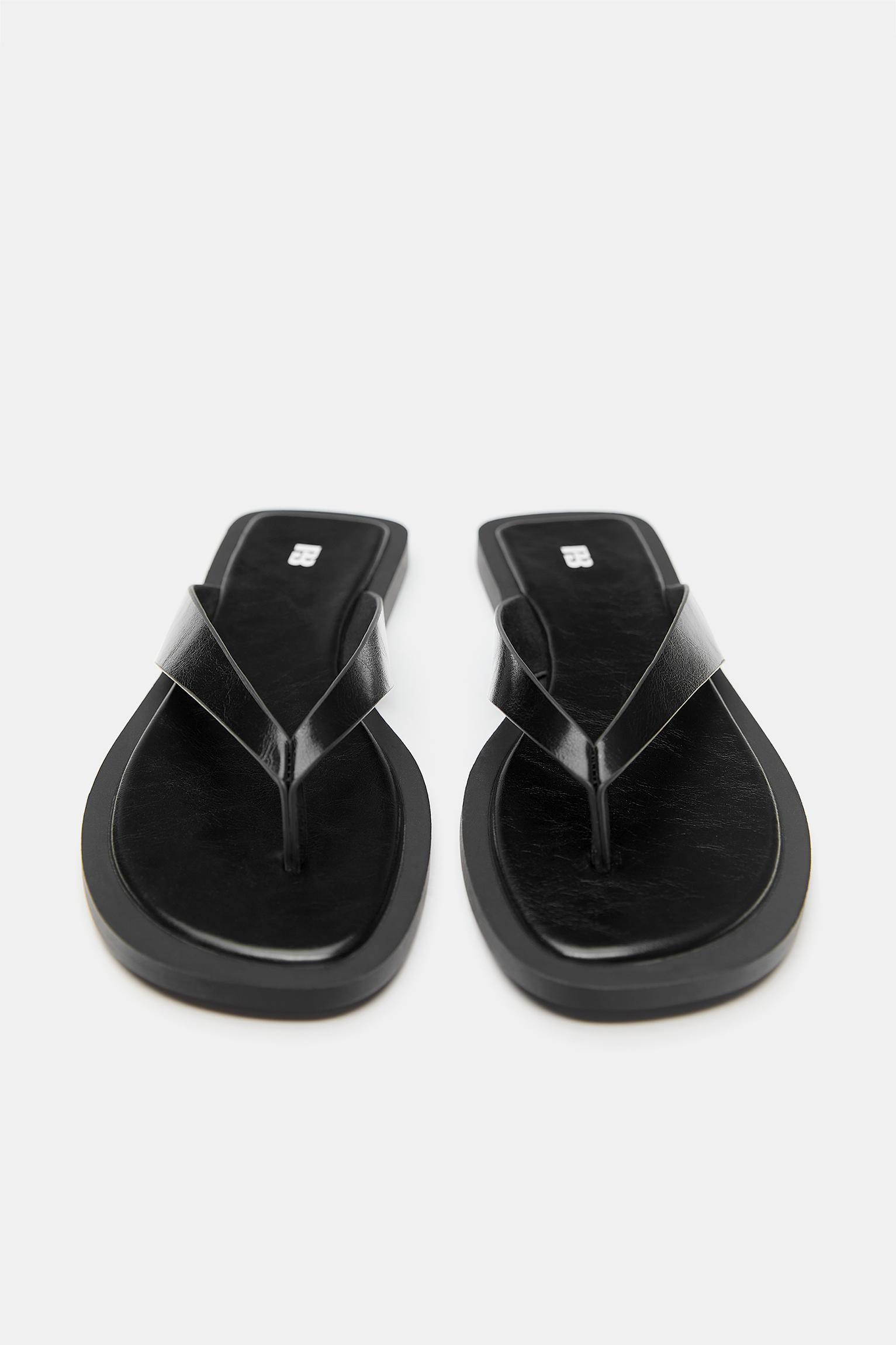 Flat strappy sandals — Black