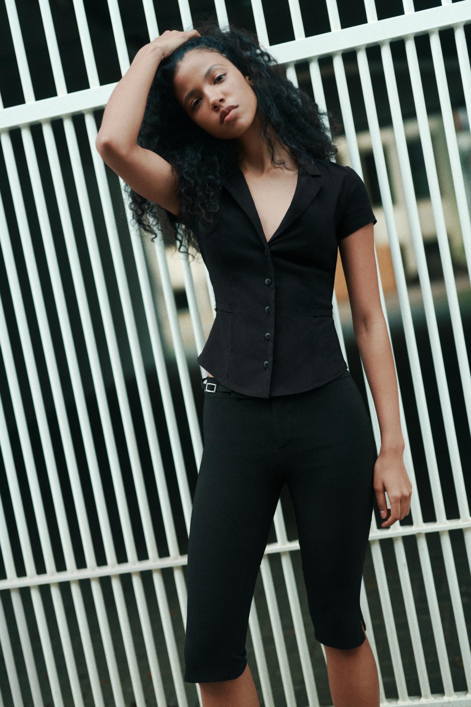 Belted capris — Black
