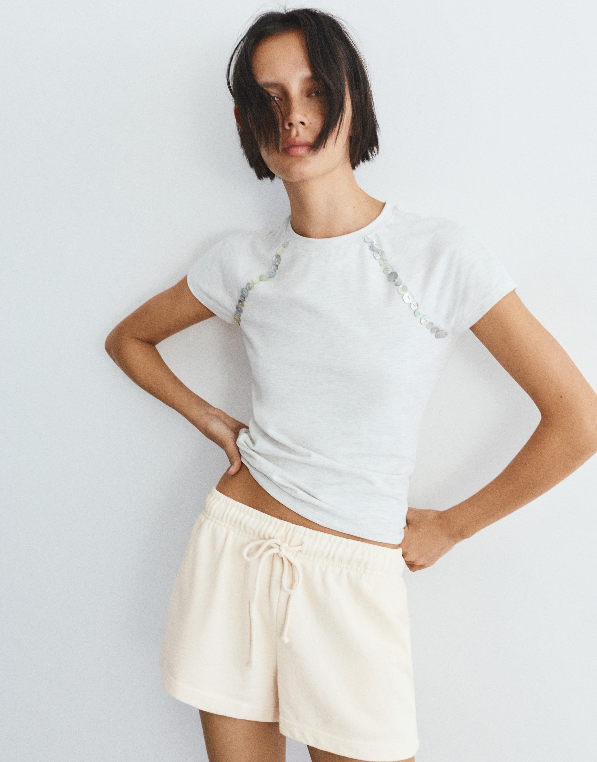 Sports shorts with elastic waist — Ecru
