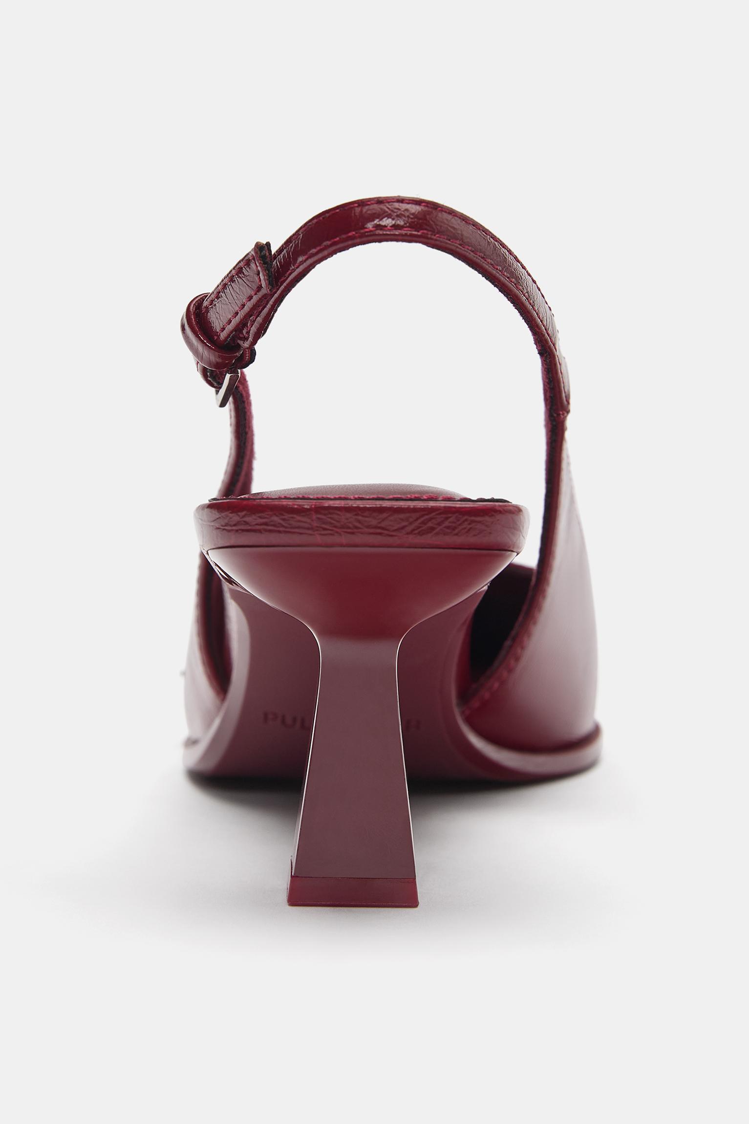 Buckled high-heel shoes — Red