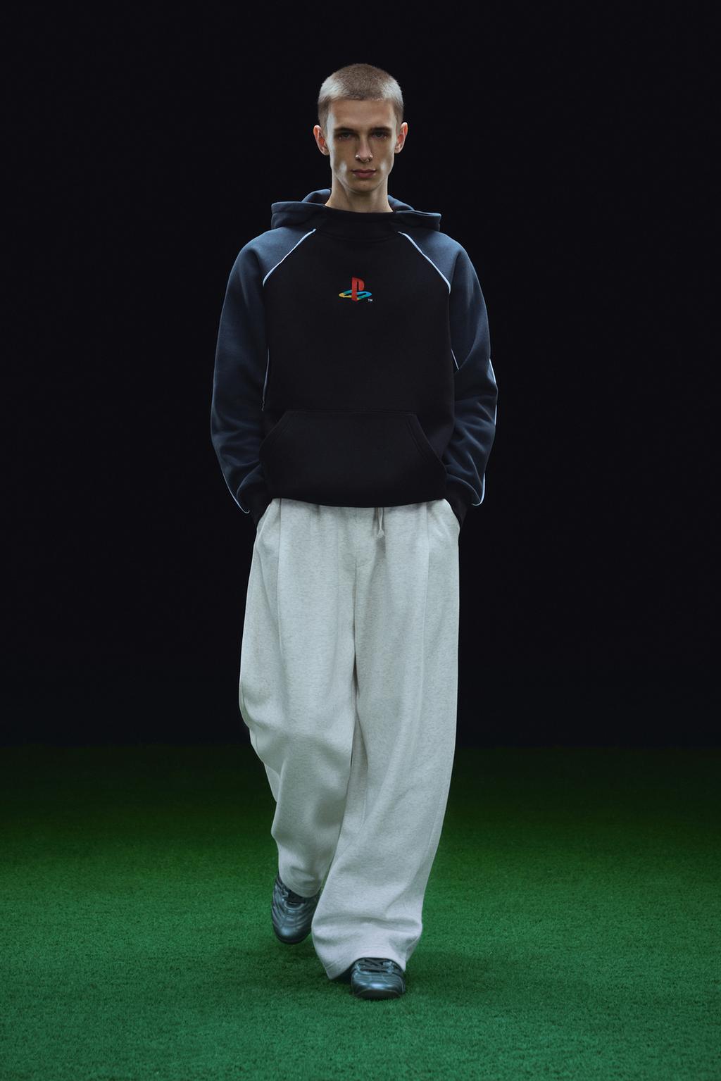 Sudadera capucha PlayStation x STWD paneles PULL&BEAR