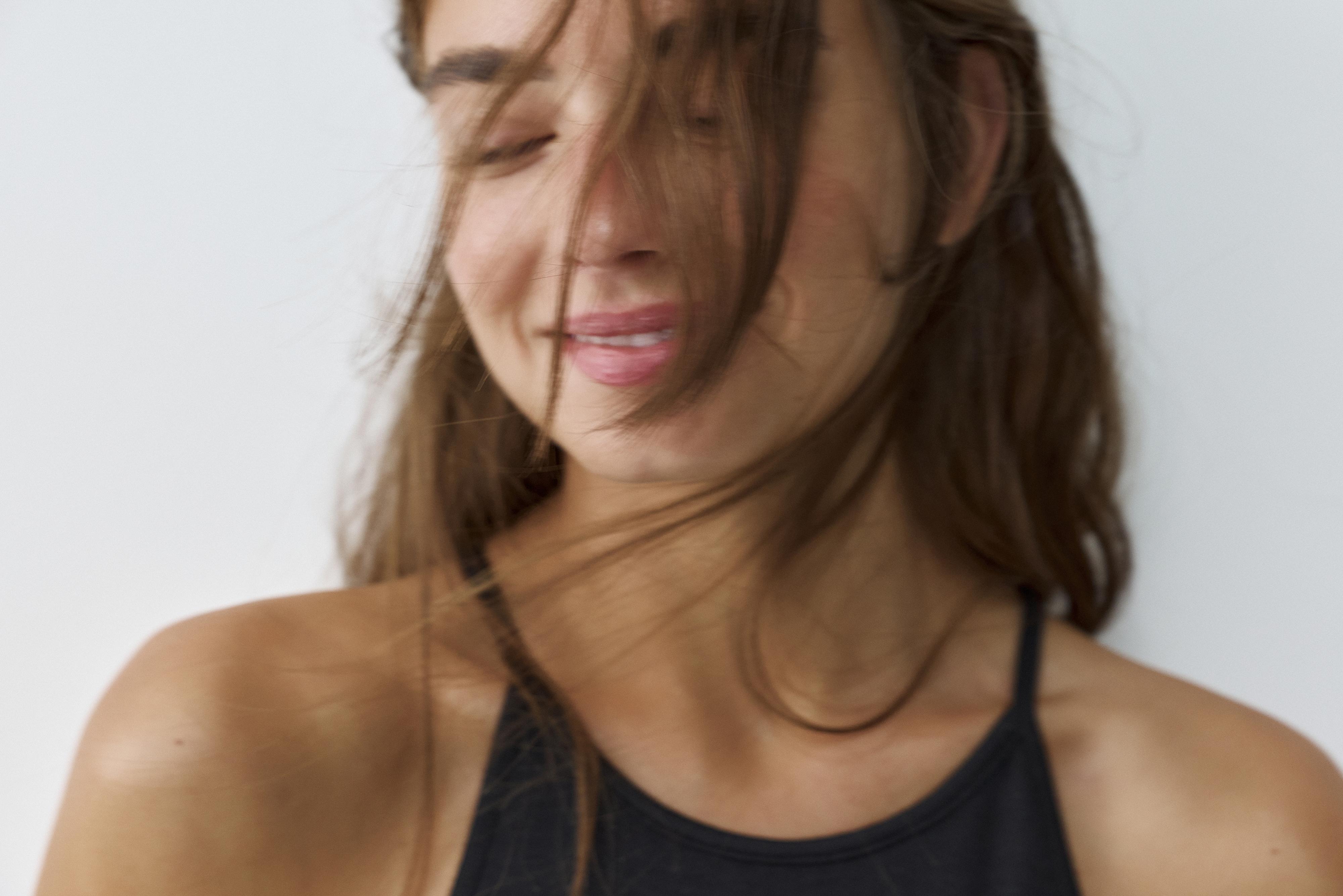 Halter-neck strappy back top — Black