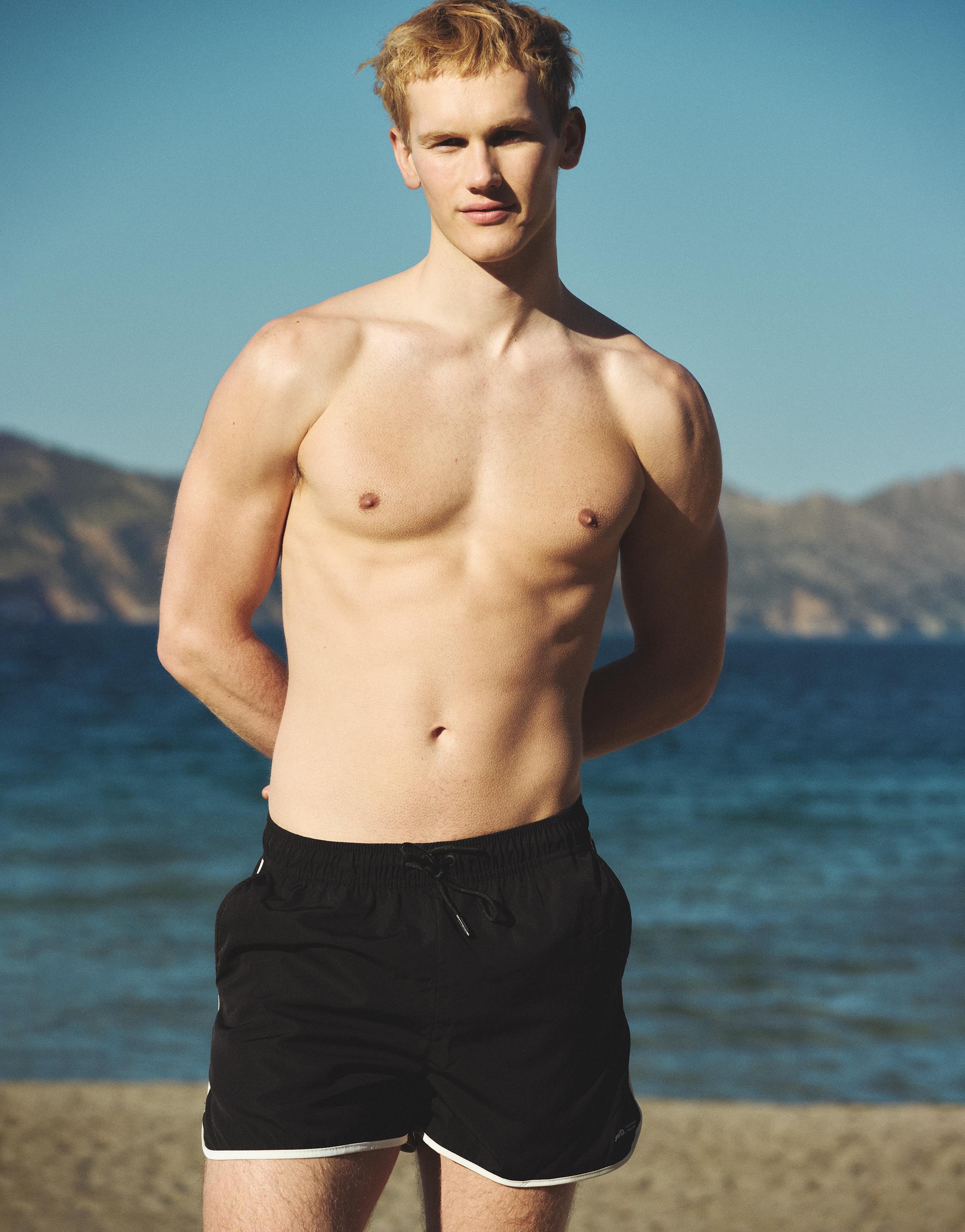 STWD board shorts — Black