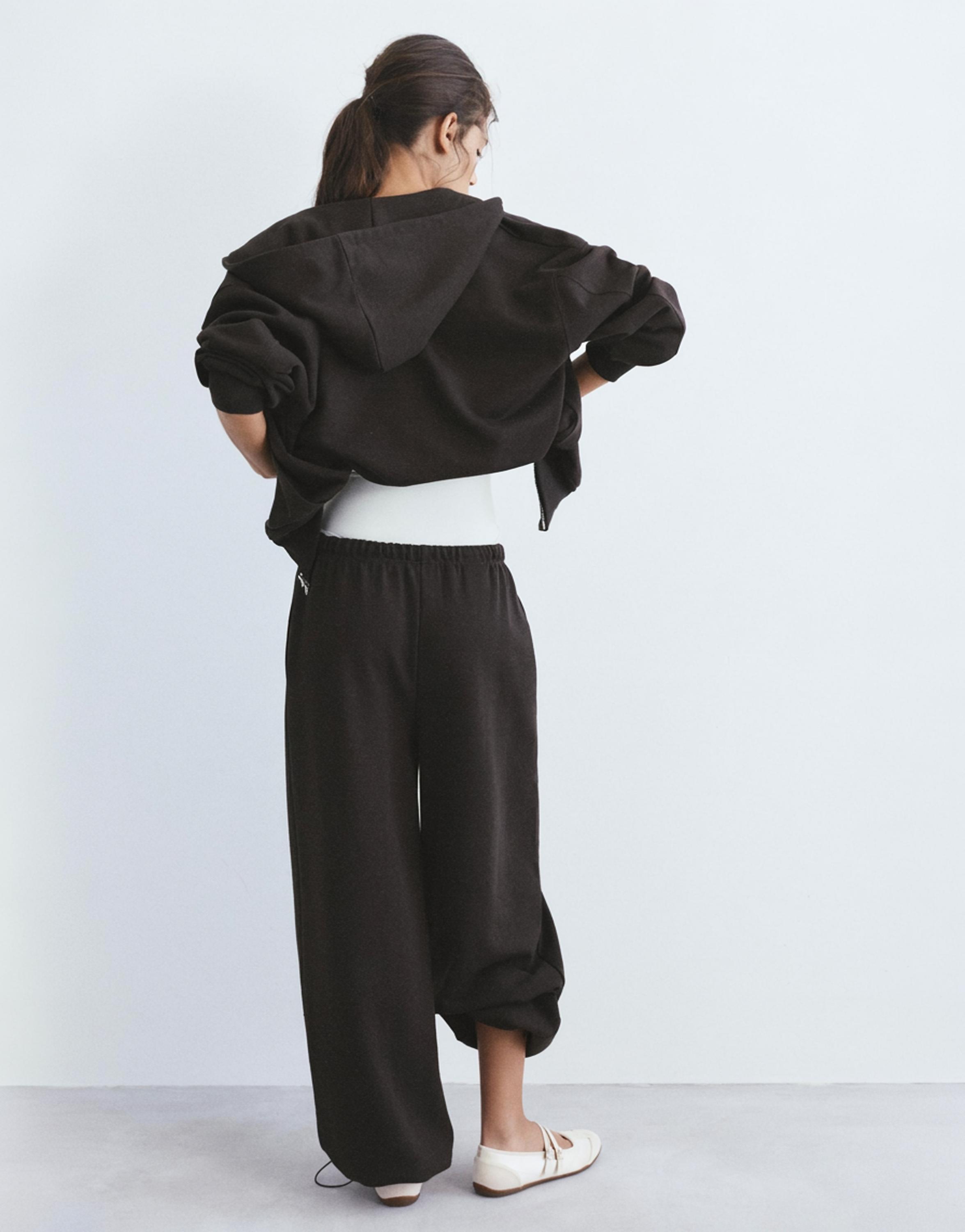 Hoodie with zipper — Brown