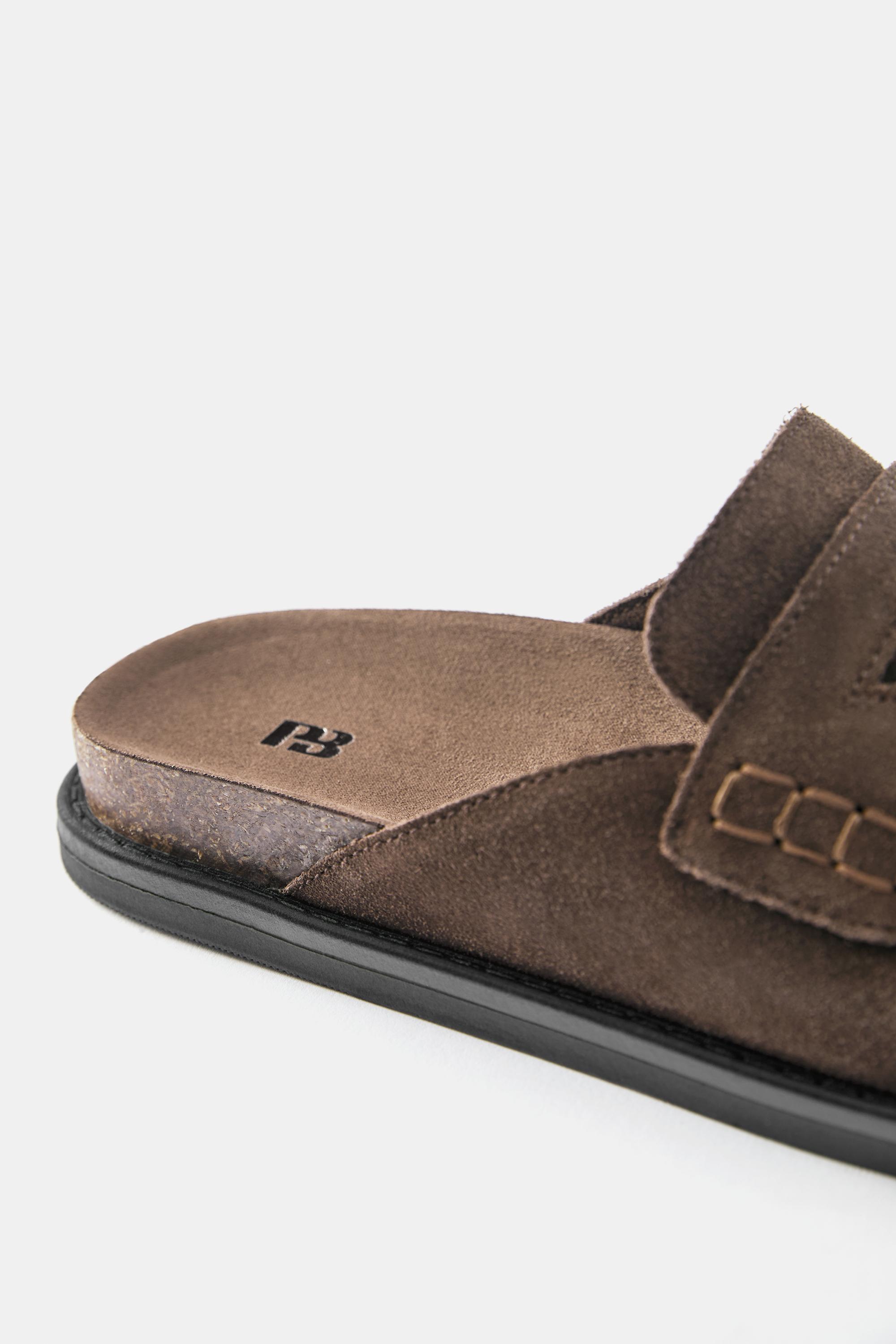 Gathered trim clogs — Brown